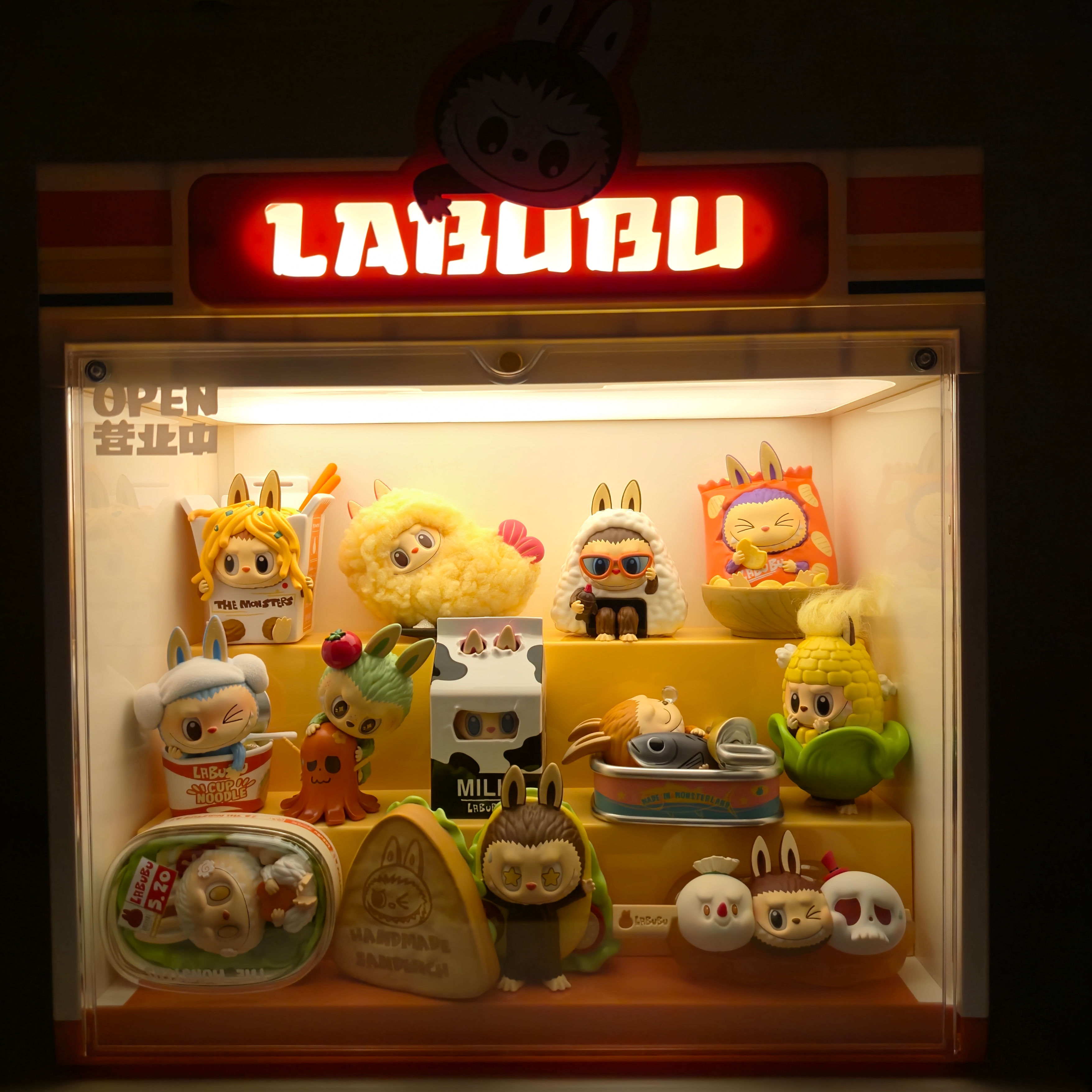Pop Mart Labubu The Monsters Wacky Mart Series Figures (12 Blind Boxes) 착용 스타일 - 1