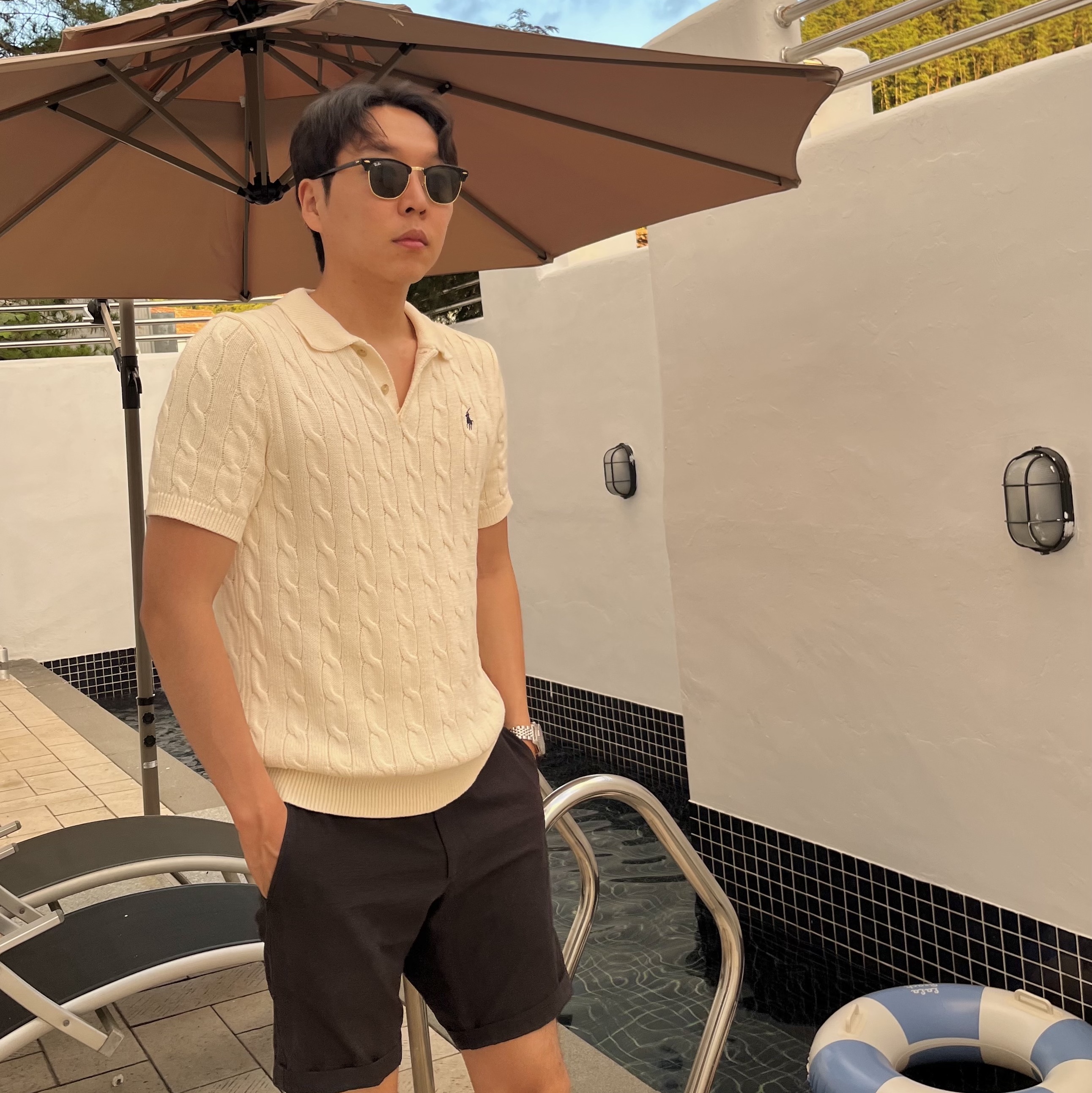 Ray-Ban Clubmaster Classic Polished Black Frame Green Classic G-15 Lenses 착용 스타일