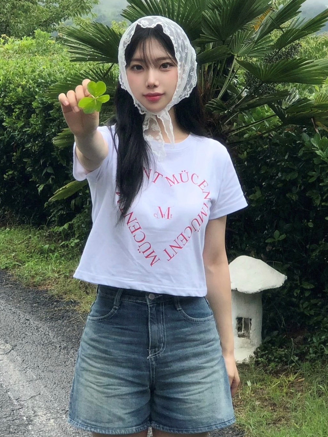 MUCENT Heart Lettering Half T White 착용 스타일