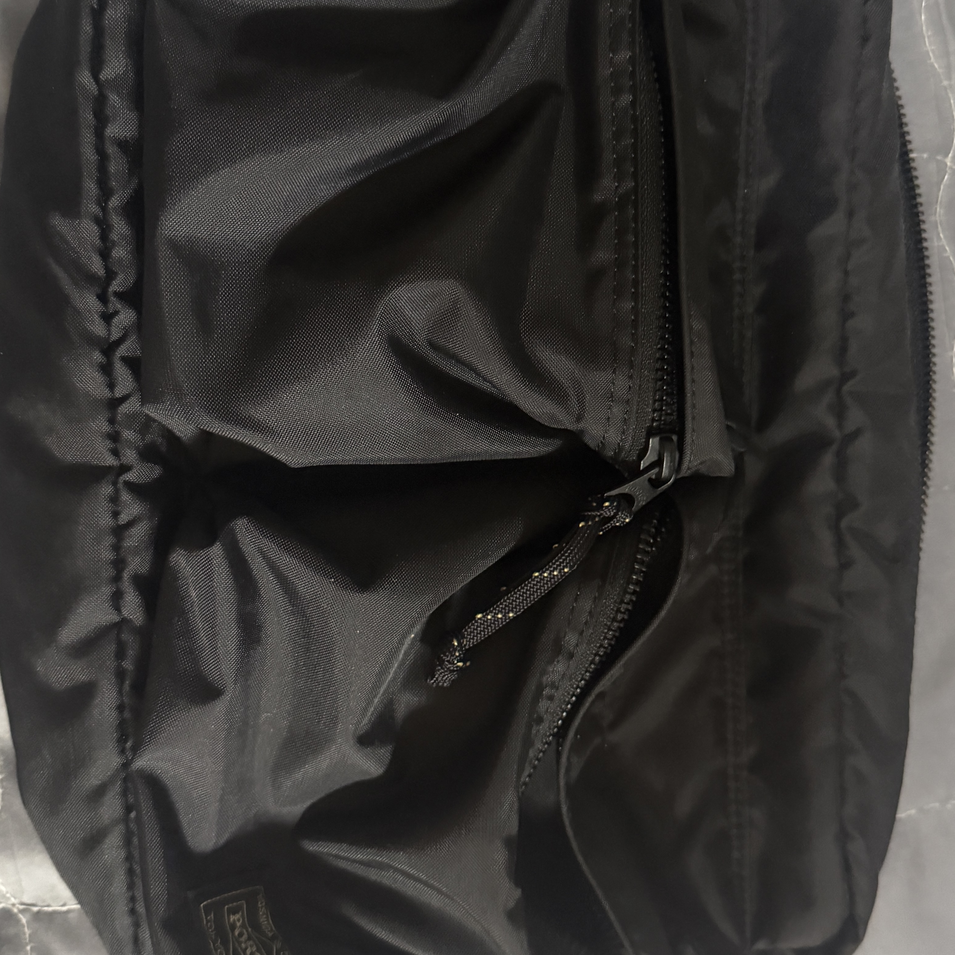 Porter Force Shoulder Bag S Black 착용 스타일
