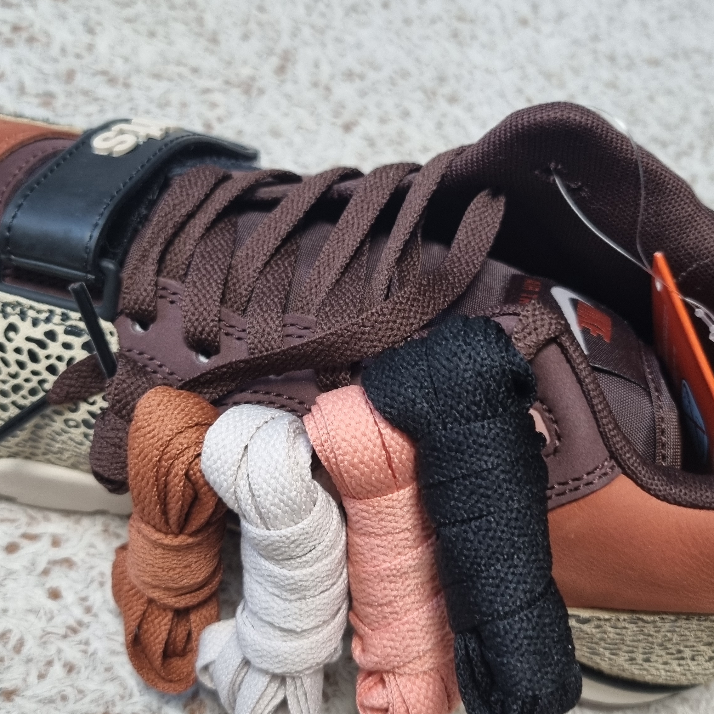 Nike x Arts-Rec Skateshop SB Air Trainer 1 Earth and Dusty Peach 착용 스타일 - 4