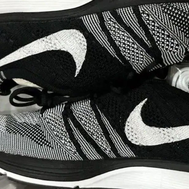 Nike Flyknit Trainer Oreo 착용 스타일