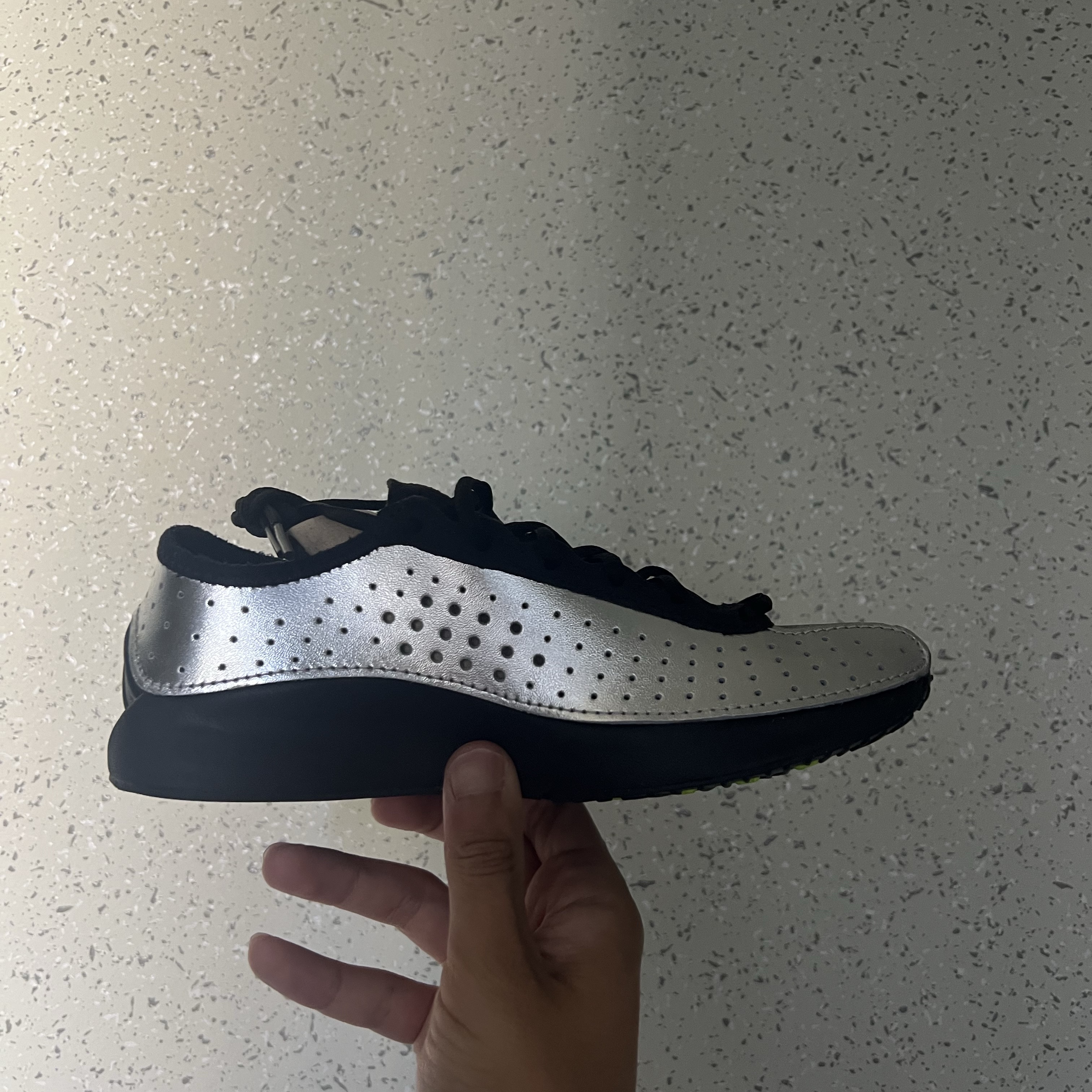 (W) Nike Air Superfly Metallic Silver and Black 착용 스타일 - 3