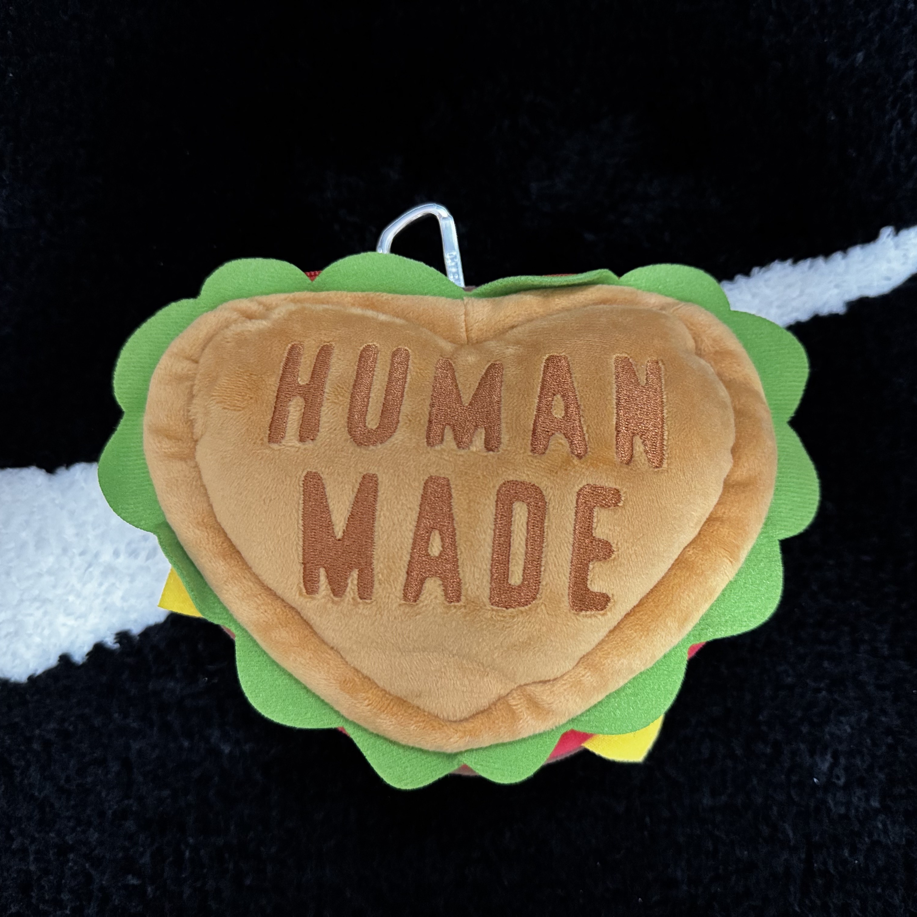 Human Made x Shake Shack Burger Pass Case Beige 착용 스타일 - 1