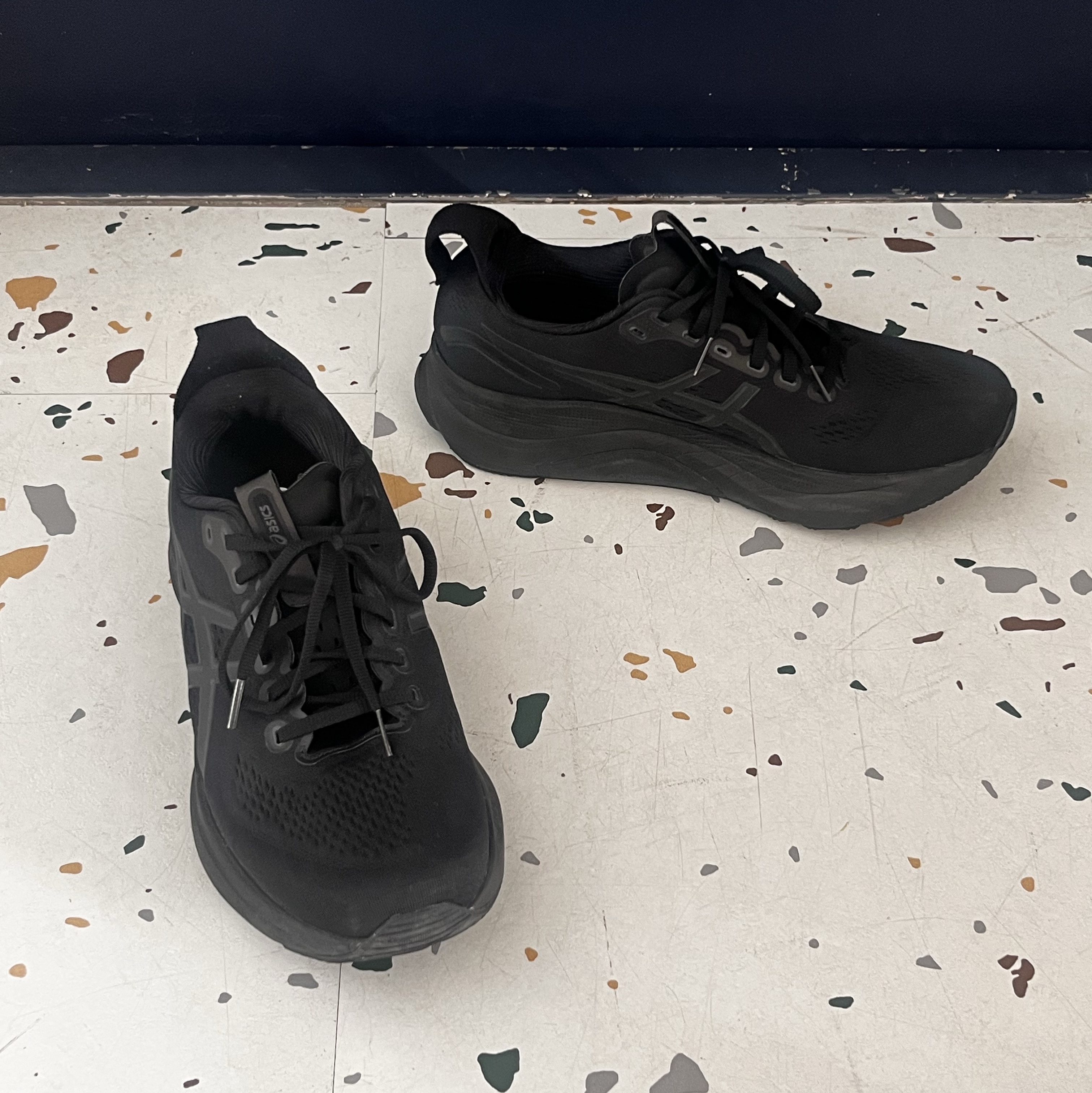 Asics Gel-Kayano 32 Black Graphite Grey - D Standard 착용 스타일