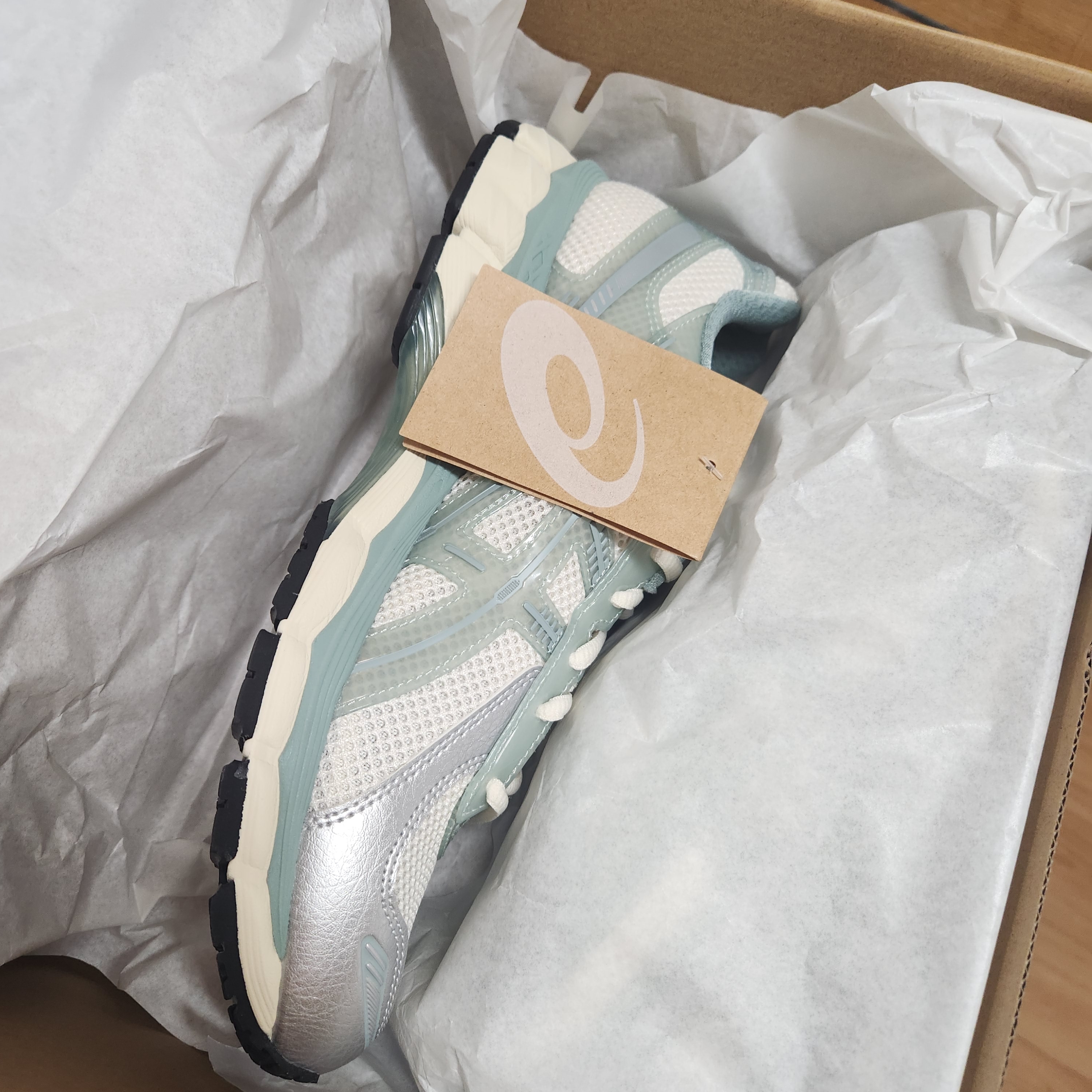 Asics x Ronnie Fieg Gel-Kayano 12.1 Cream Sage 착용 스타일
