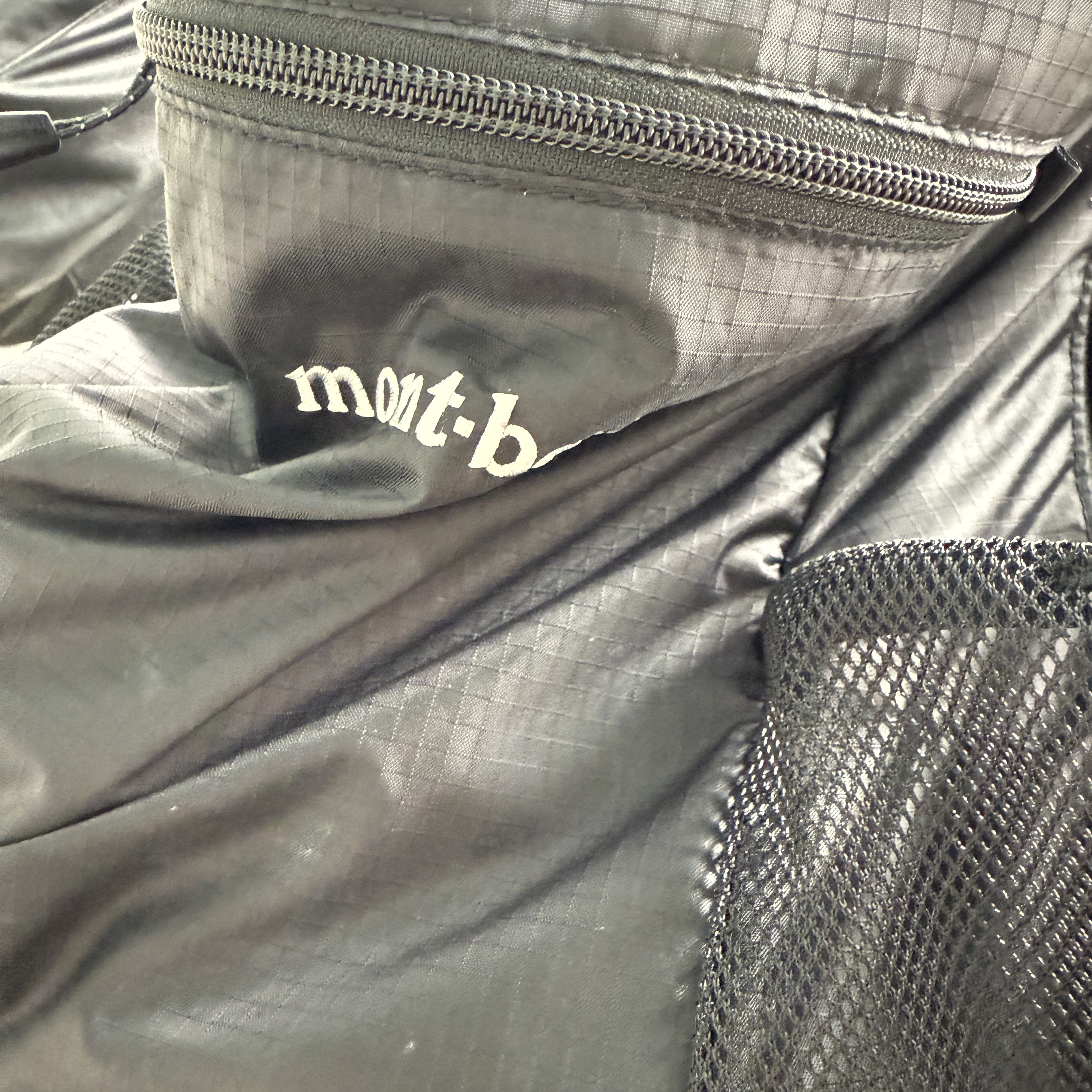 Montbell Pocketable Light Pack 18 Black 착용 스타일