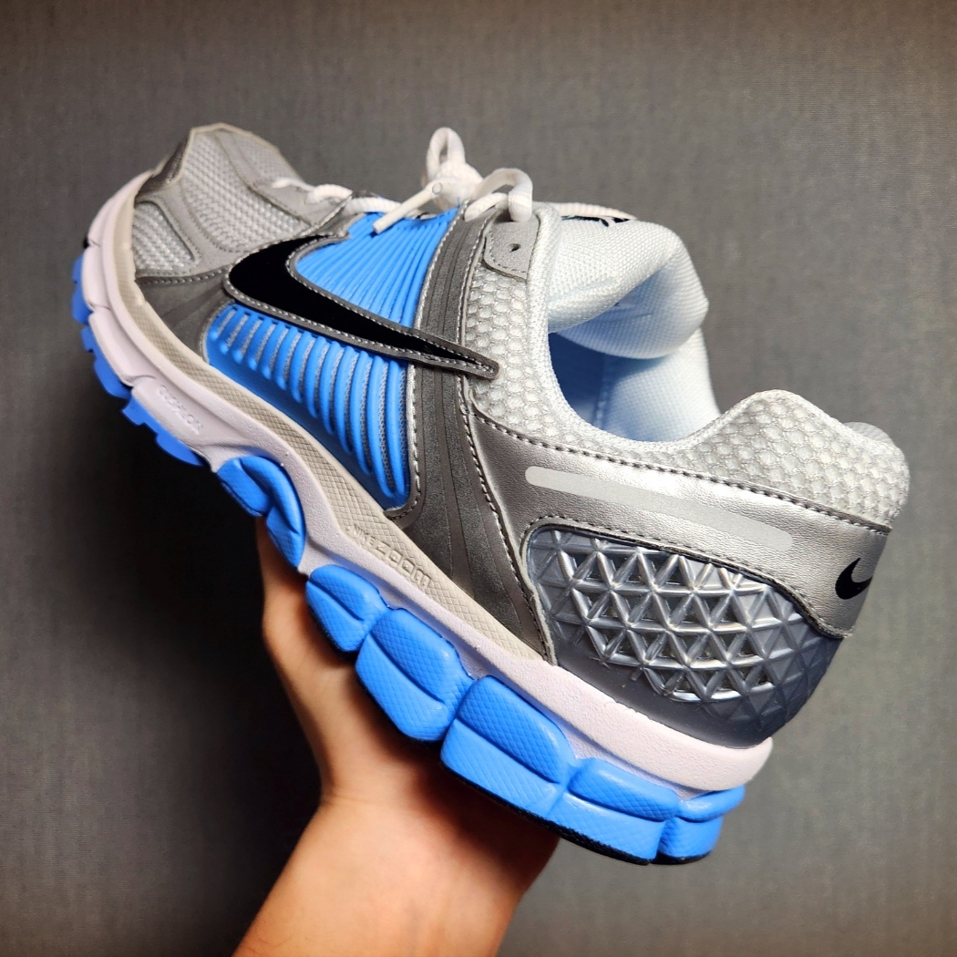 Nike Zoom Vomero Roam White Pure Platinum 착용 스타일 - 2