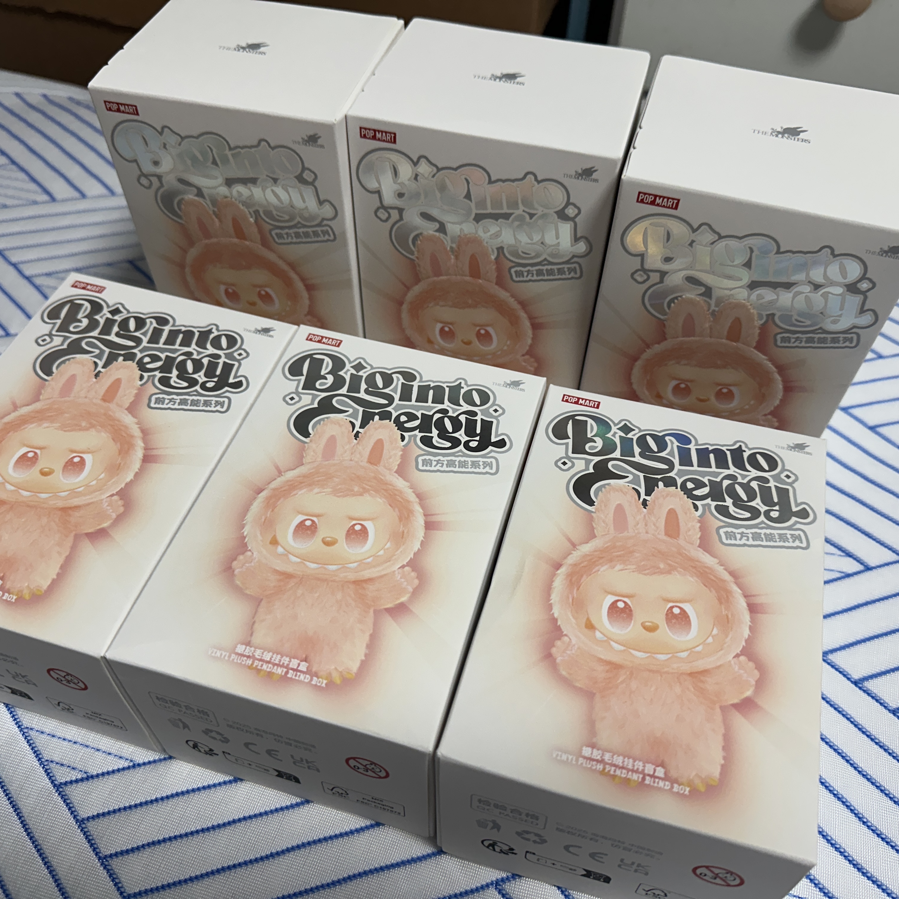 Pop Mart Labubu The Monsters Highlight Series Sealed Case (6 Blind Boxes), Pop Mart Labubu The Monsters Highlight Series ID Keyring (Opened Case) 착용 스타일 - 2