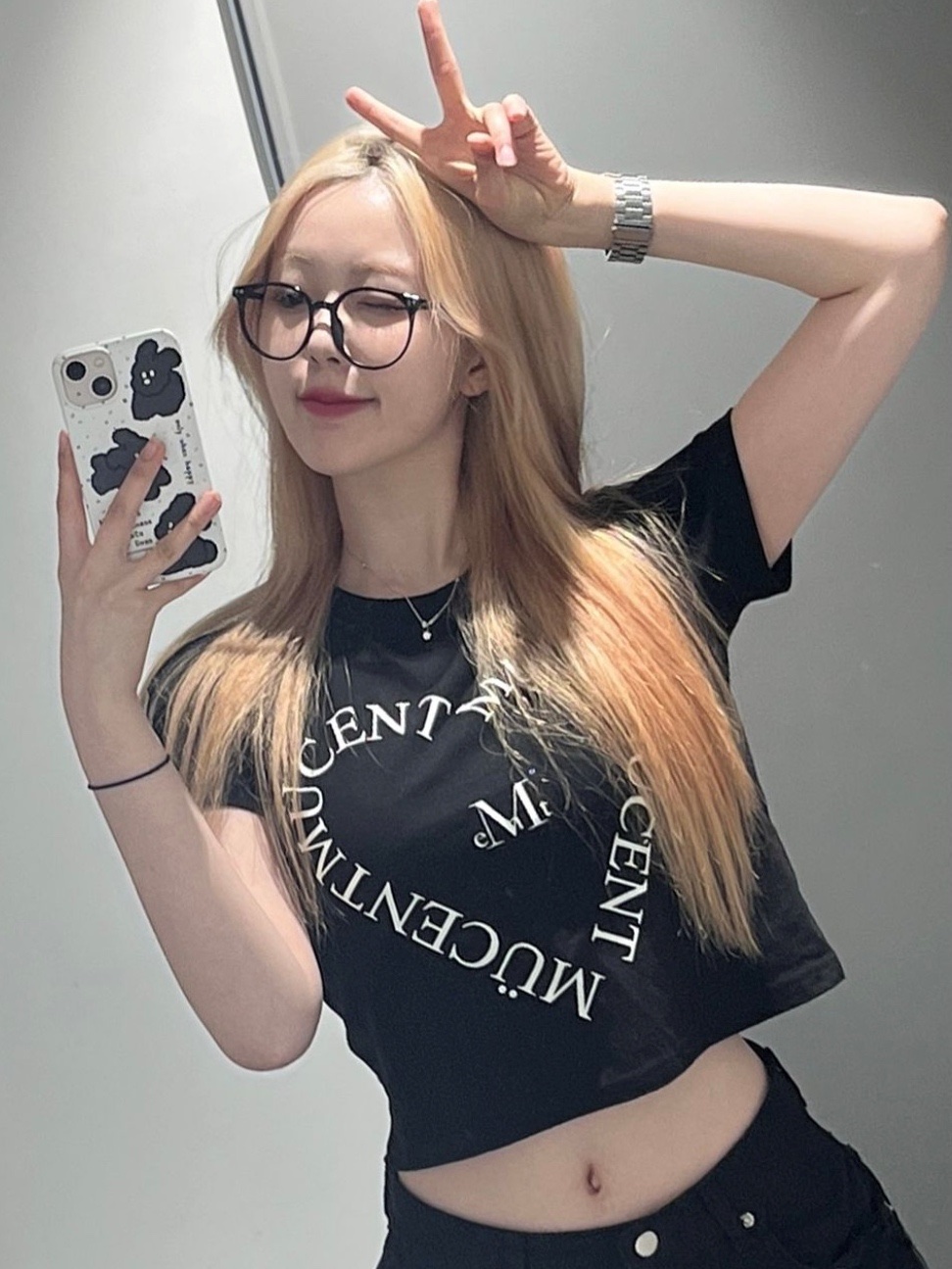MUCENT Heart Lettering Half T Black White Printed 착용 스타일