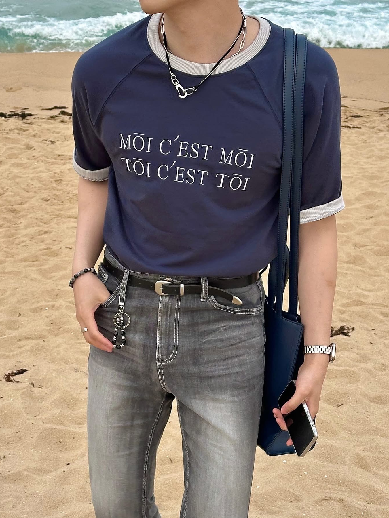 Telfar Medium Shopping Bag Navy 착용 스타일 - 7