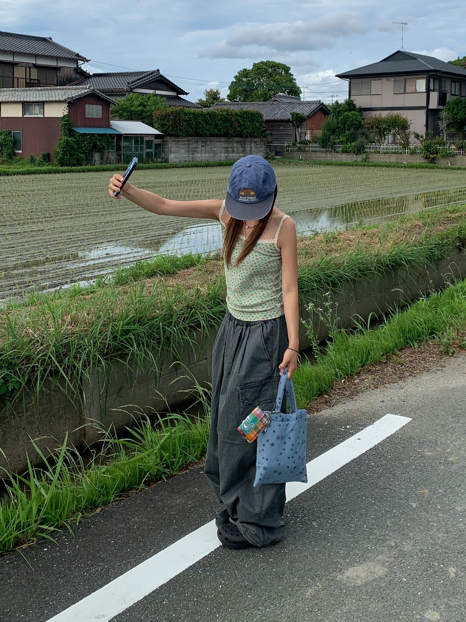COYSEIO Milky Star Tote Bag Sky Blue, (W) Crocs Classic Platform Clog Black 착용 스타일 - 2