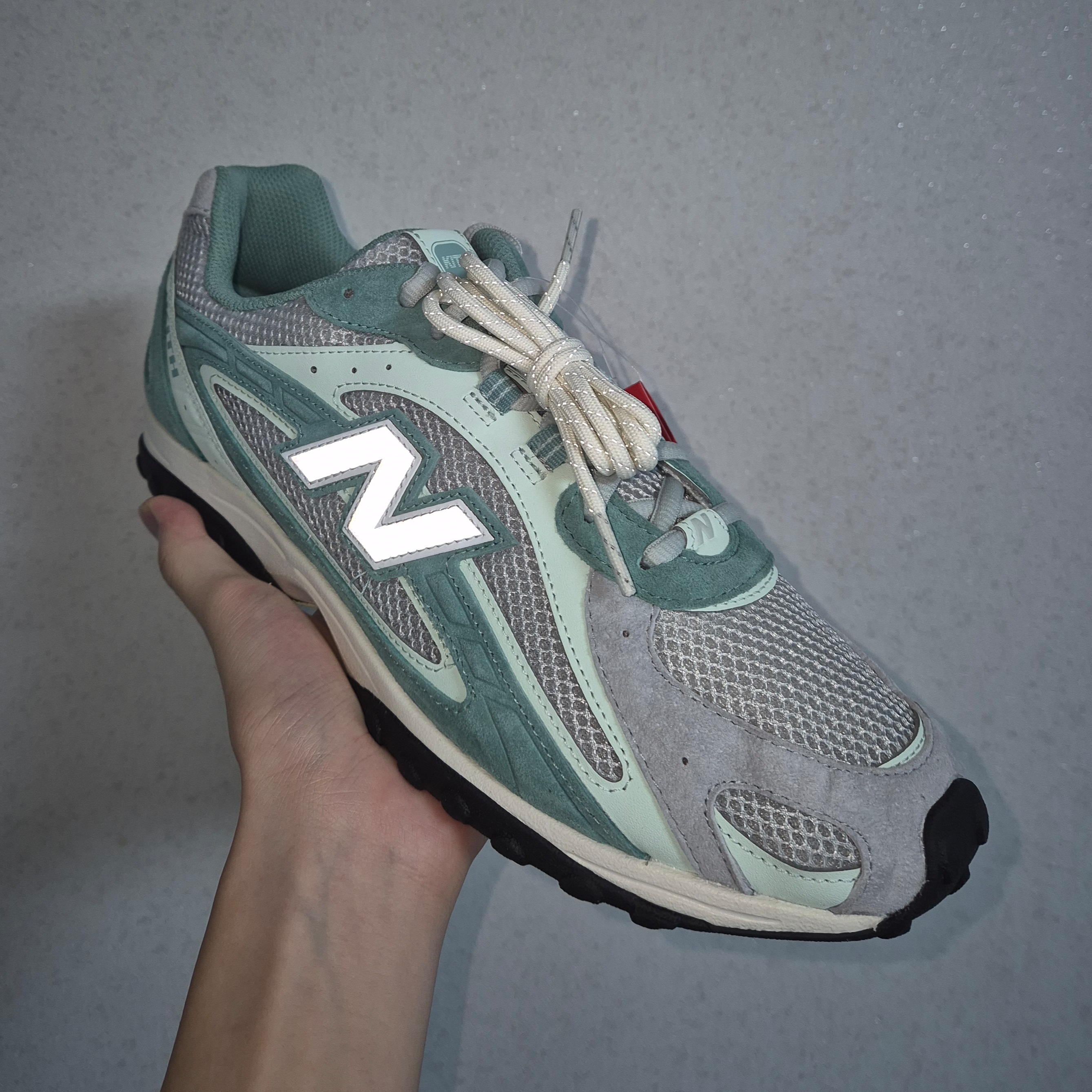New Balance x Kith 204L Green Silver Grey 착용 스타일 - 1