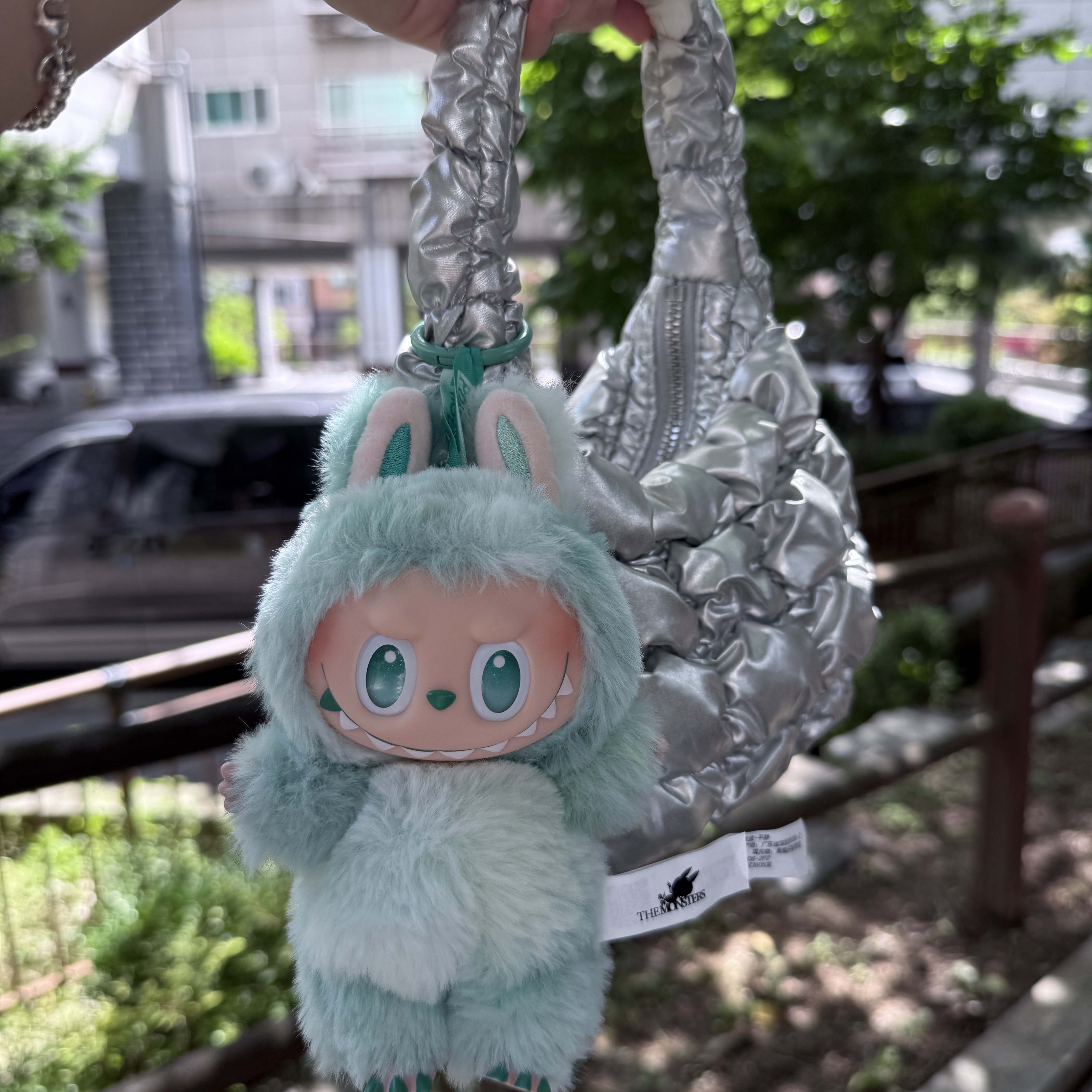 Pop Mart Labubu The Monsters Highlight Series Serenity Keyring (Opened Case) 착용 스타일