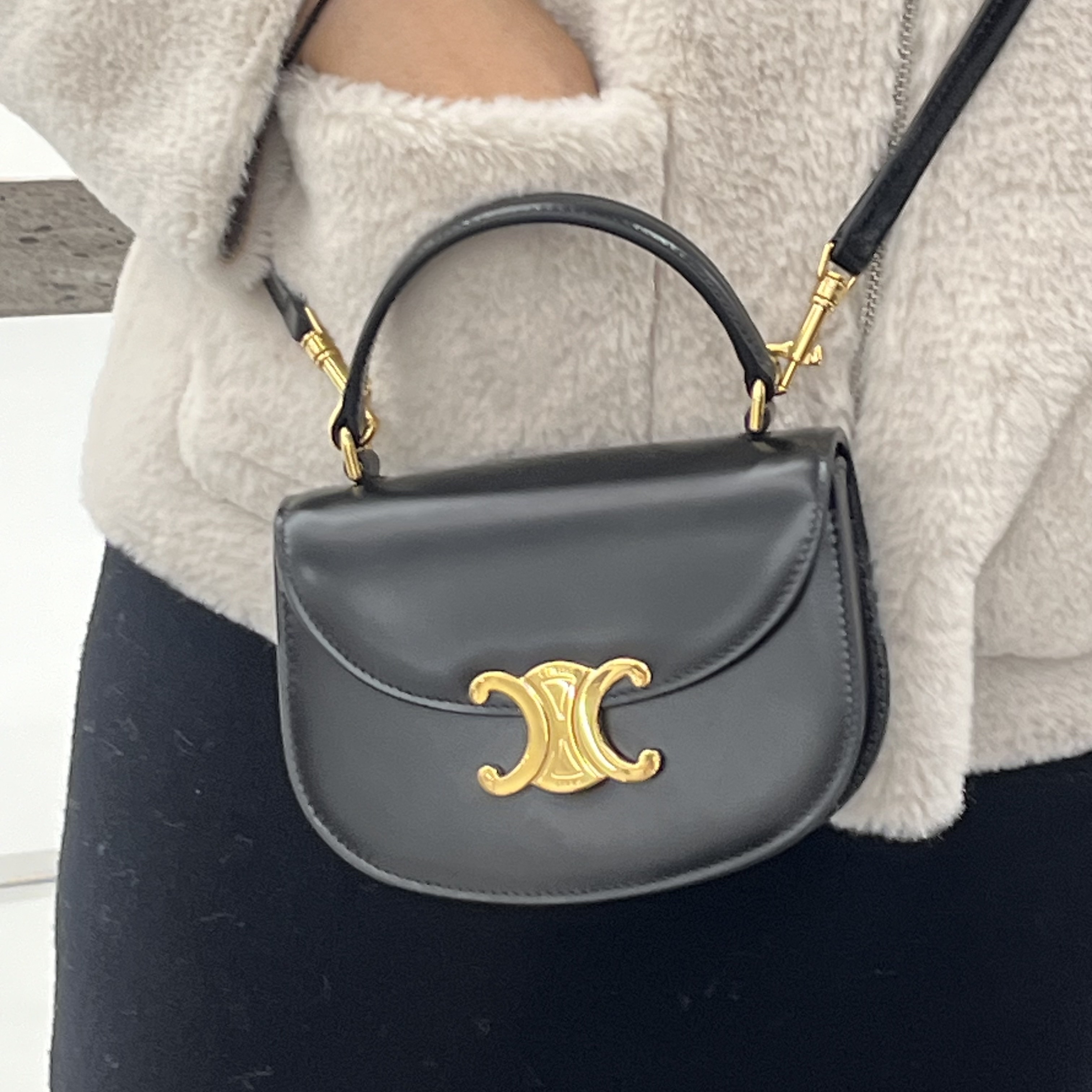 Celine Mini Besace Clea in Shiny Calfskin Black 착용 스타일