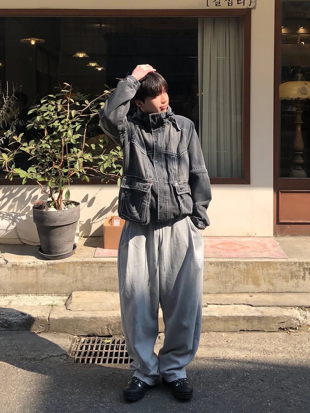 Knitted Curved Training Pants Melange Grey 착용 스타일