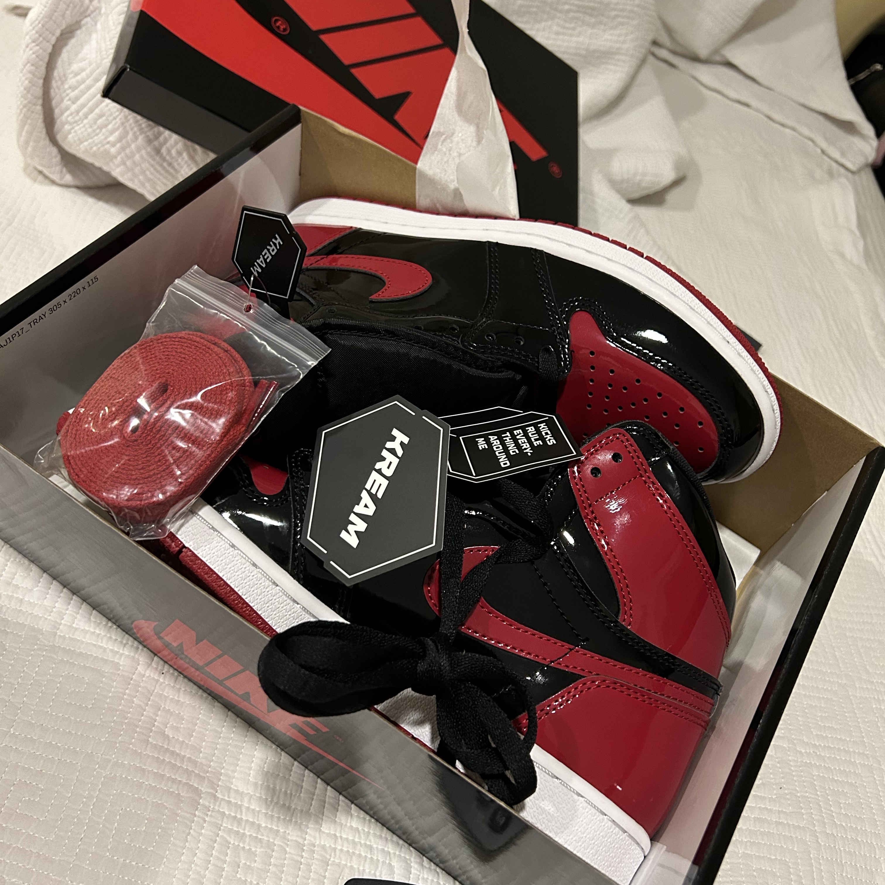 Jordan 1 Retro High OG Patent Bred 착용 스타일 - 1
