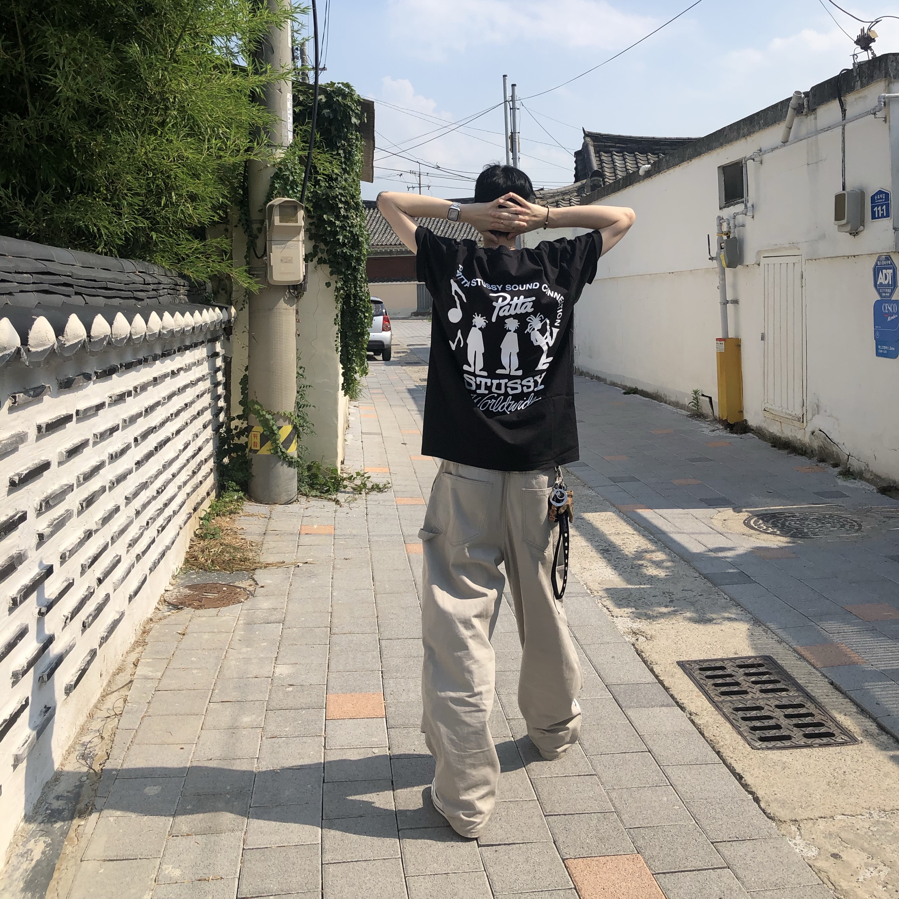 Stussy x Patta Sound Connection T-Shirt Black, Converse x Stussy Chuck 70 High Leather Snakeskin 착용 스타일