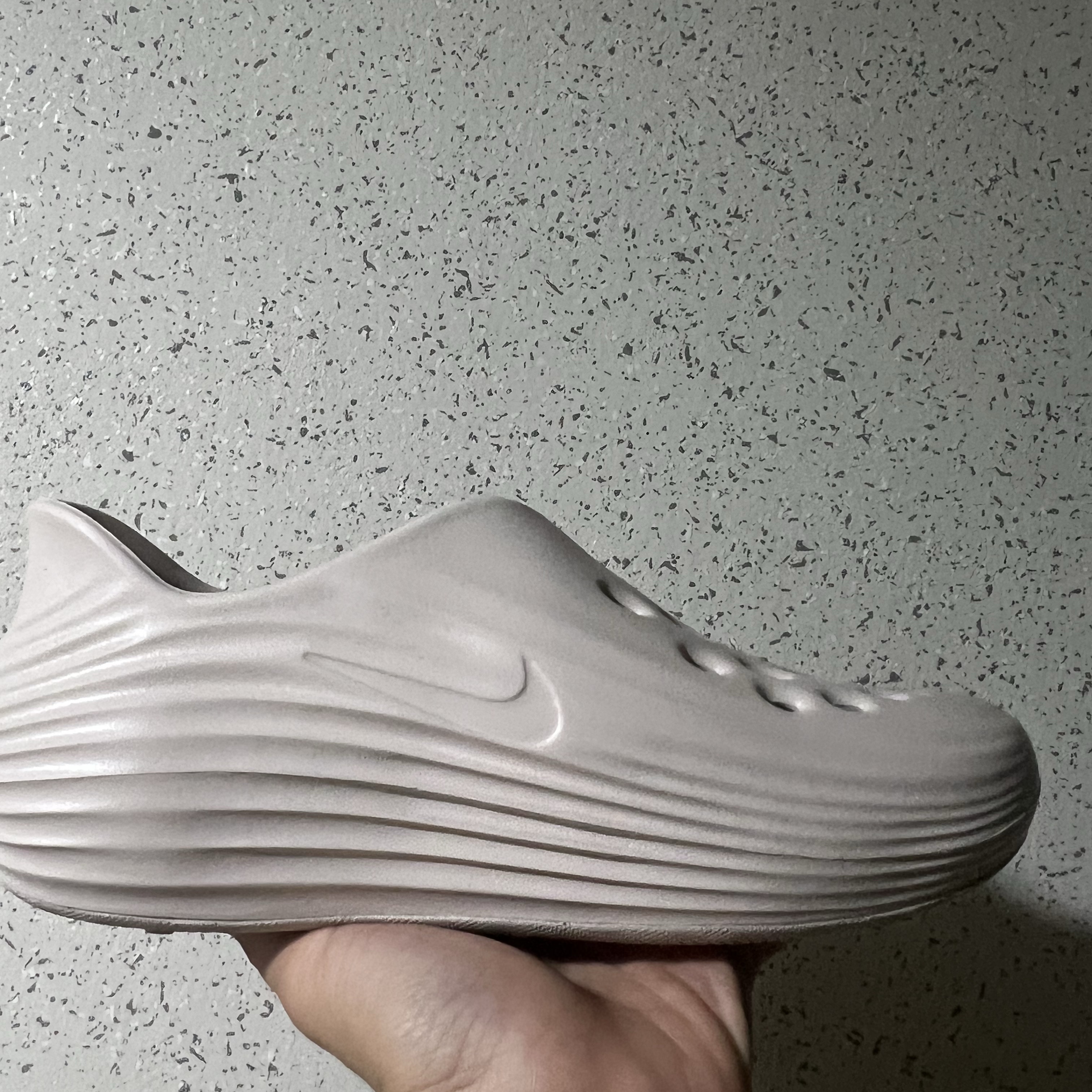 Nike ReactX Rejuven8 Light Orewood Brown 착용 스타일 - 3