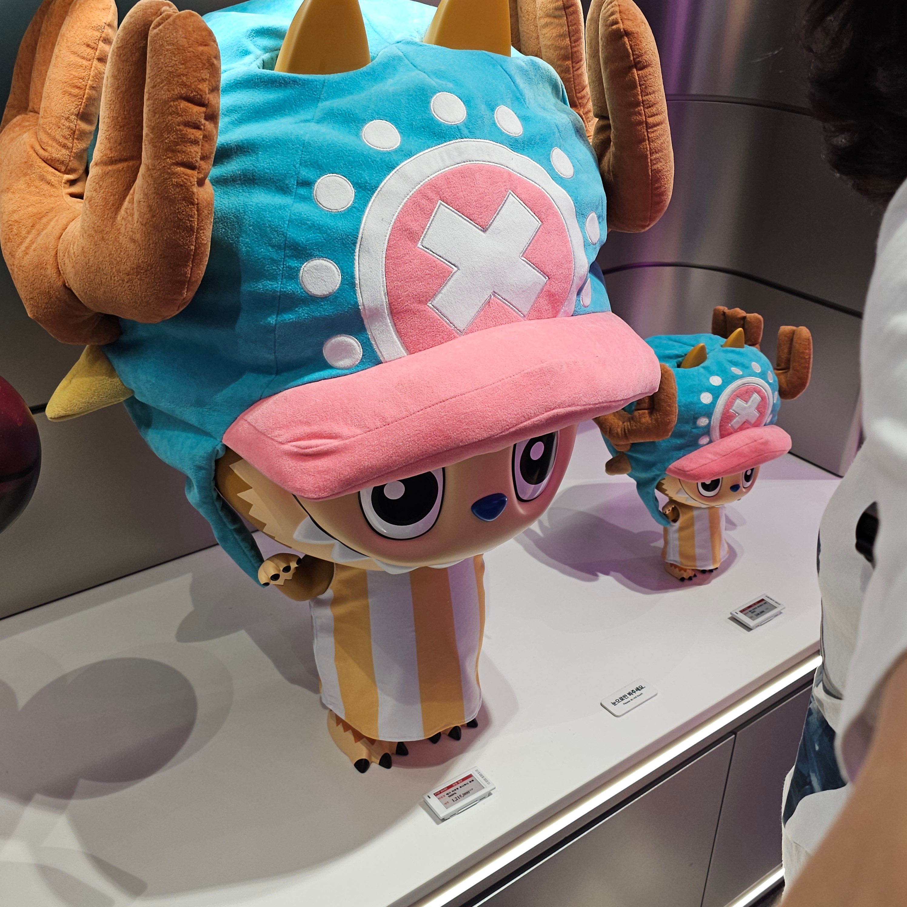 Pop Mart Mega Labubu x One Piece Tony Tony Chopper 1000% 착용 스타일