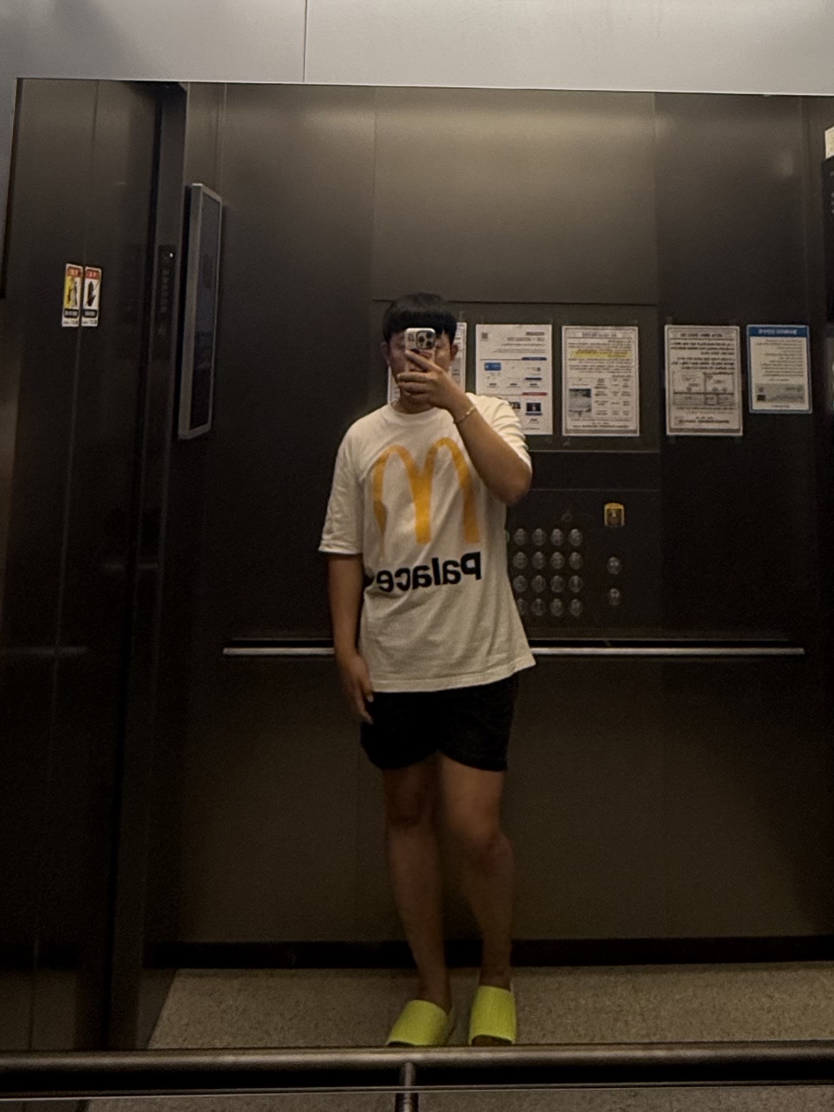 Palace x McDonald's Logo T-Shirt White - 23FW 착용 스타일