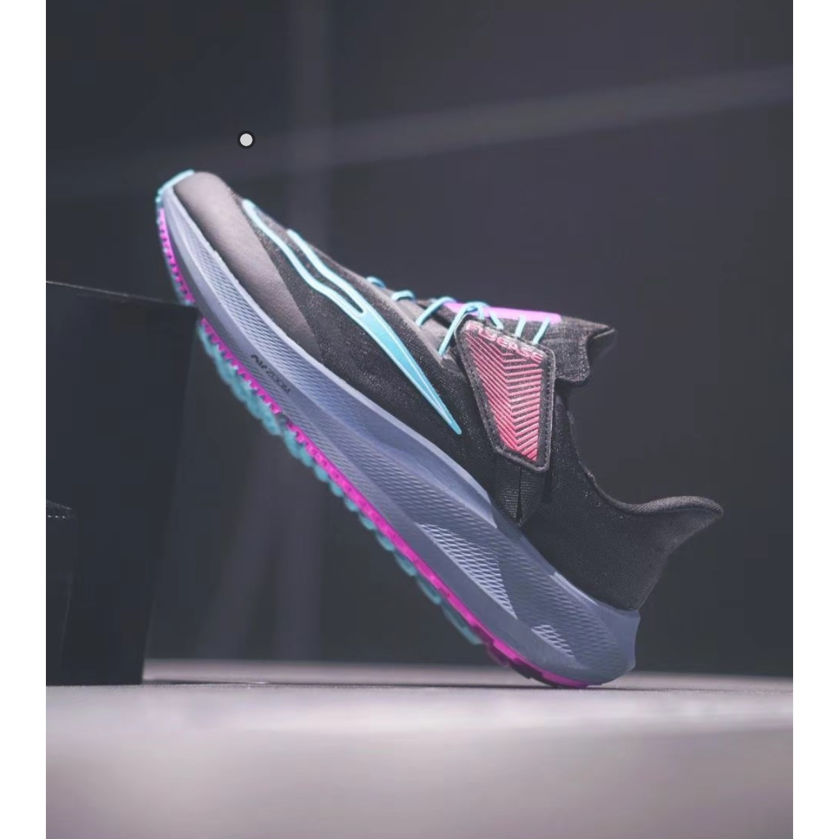 Nike Air Zoom Pegasus 39 Flyease SE Black Baltic Blue 착용 스타일 - 1