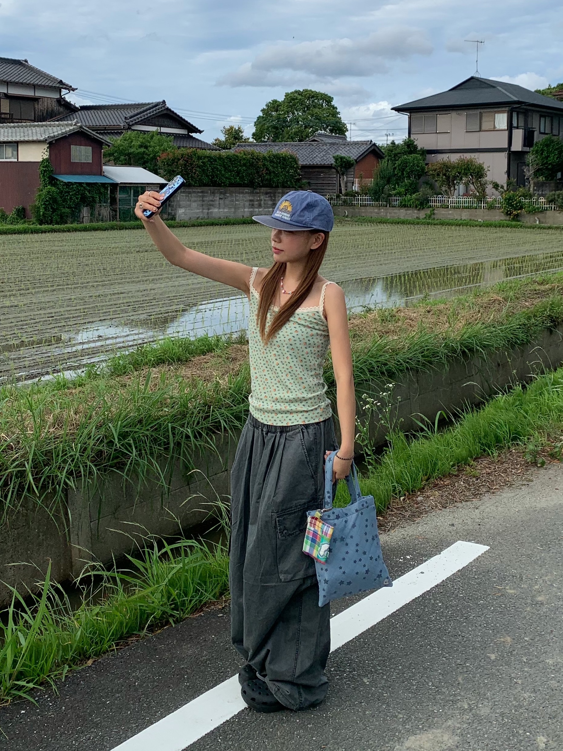 COYSEIO Milky Star Tote Bag Sky Blue, (W) Crocs Classic Platform Clog Black 착용 스타일 - 1