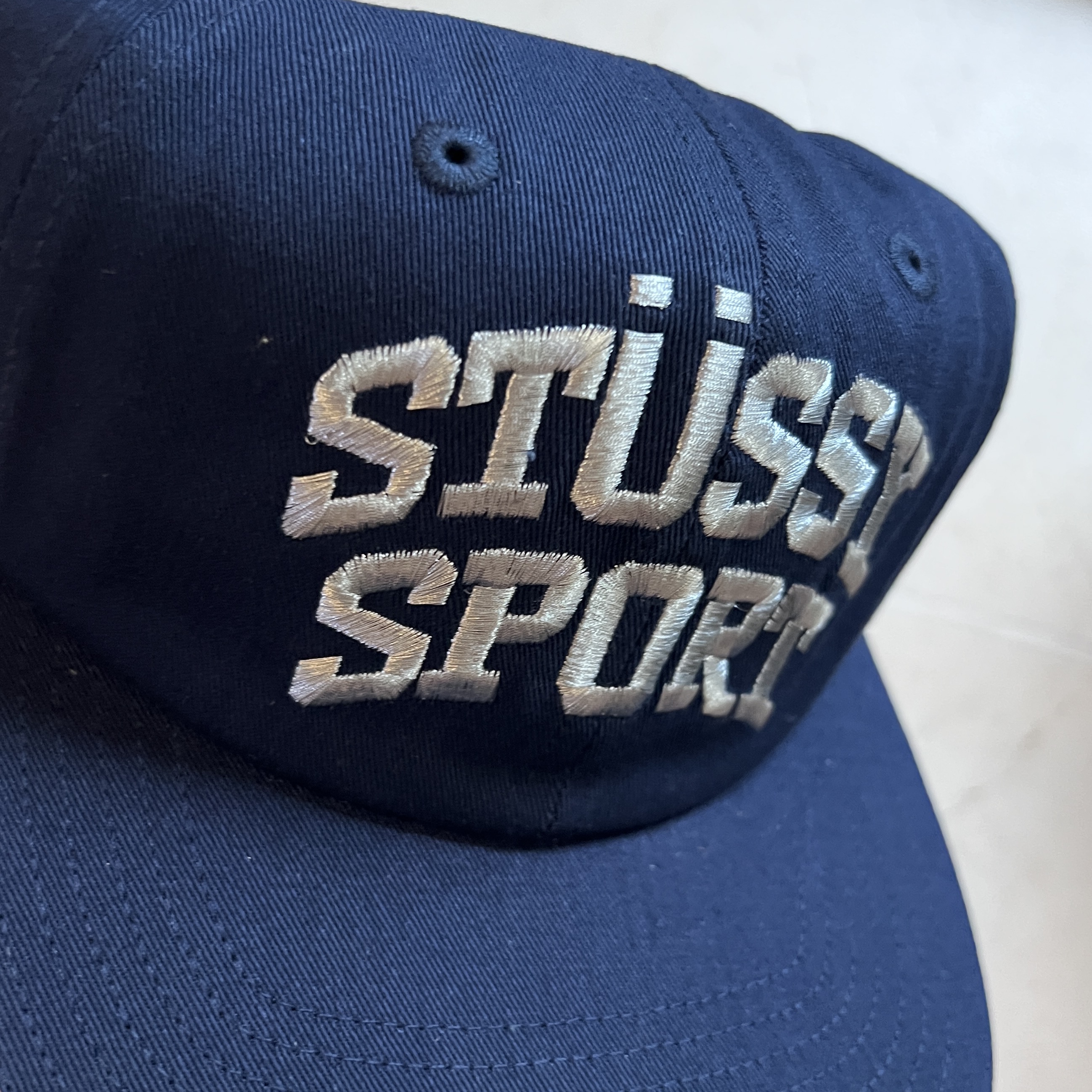 Stussy Mid-Depth Sport Snapback Black Matallic 착용 스타일