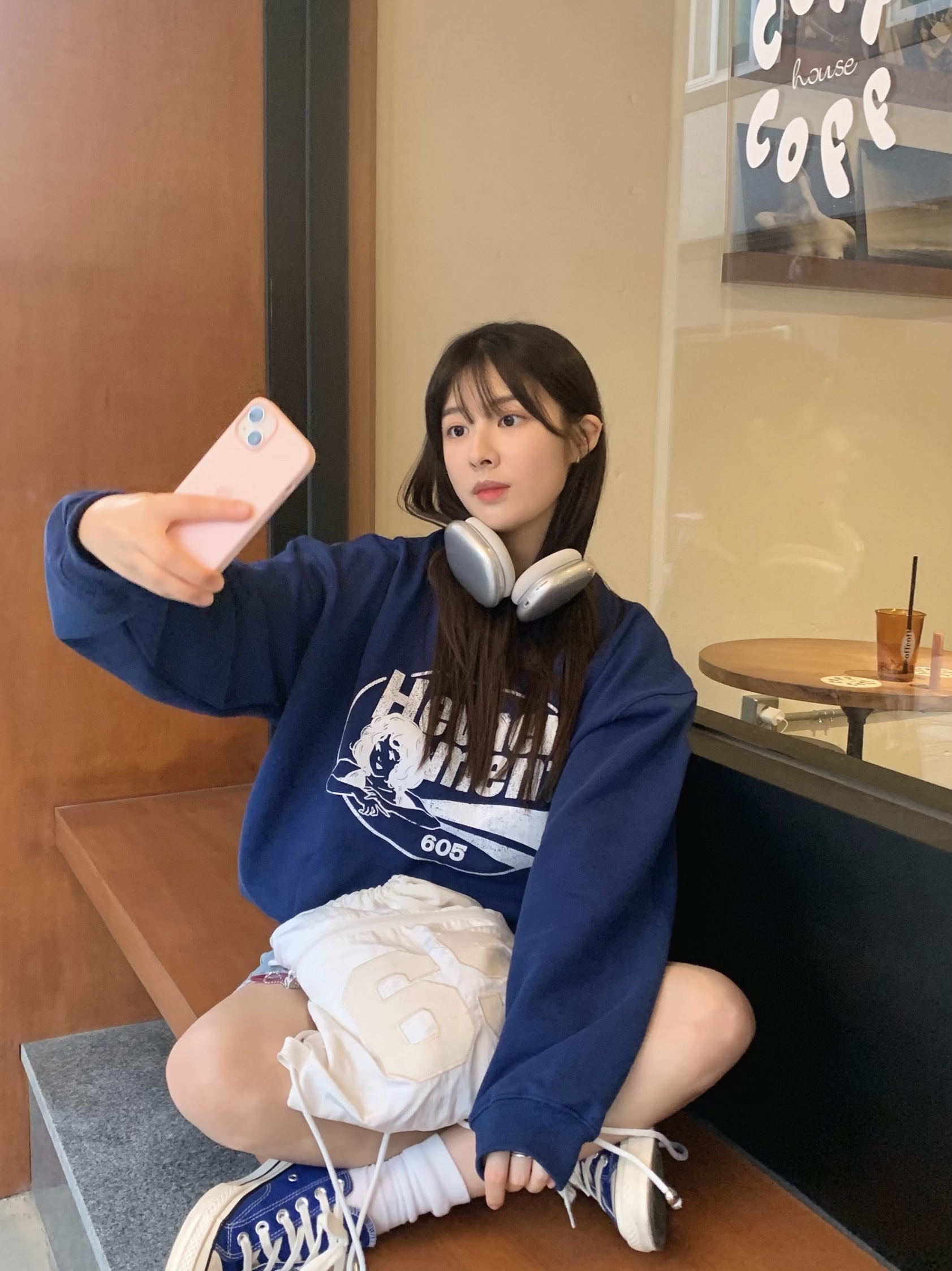 Apple AirPods Max Lightning Silver (Korean Ver.), Converse Chuck 70 Ox Vintage Canvas Rush Blue 착용 스타일 - 2