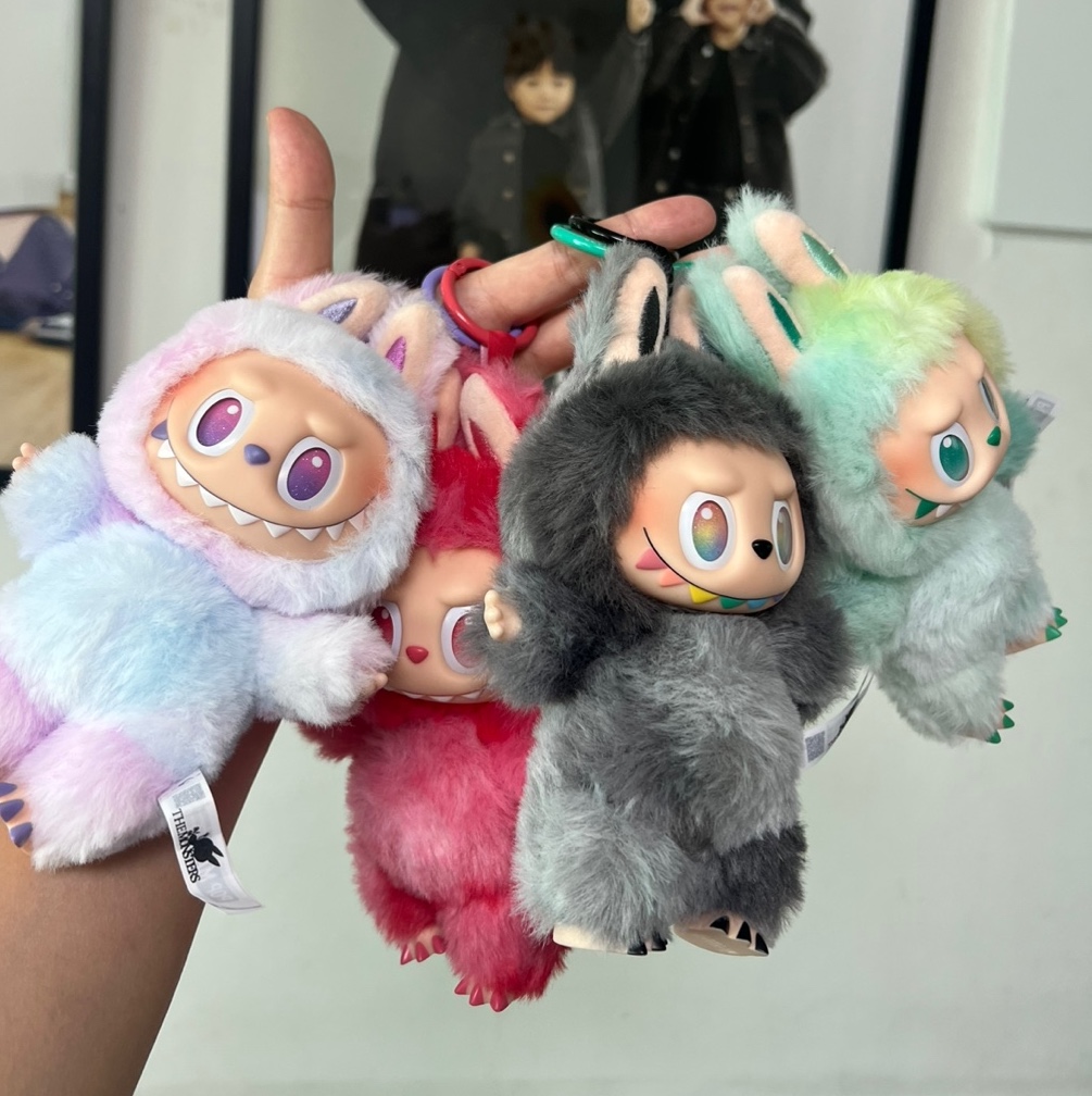 Pop Mart Labubu The Monsters Highlight Series Sealed Case (6 Blind Boxes), Pop Mart Labubu The Monsters Highlight Series ID Keyring (Opened Case) 착용 스타일 - 2