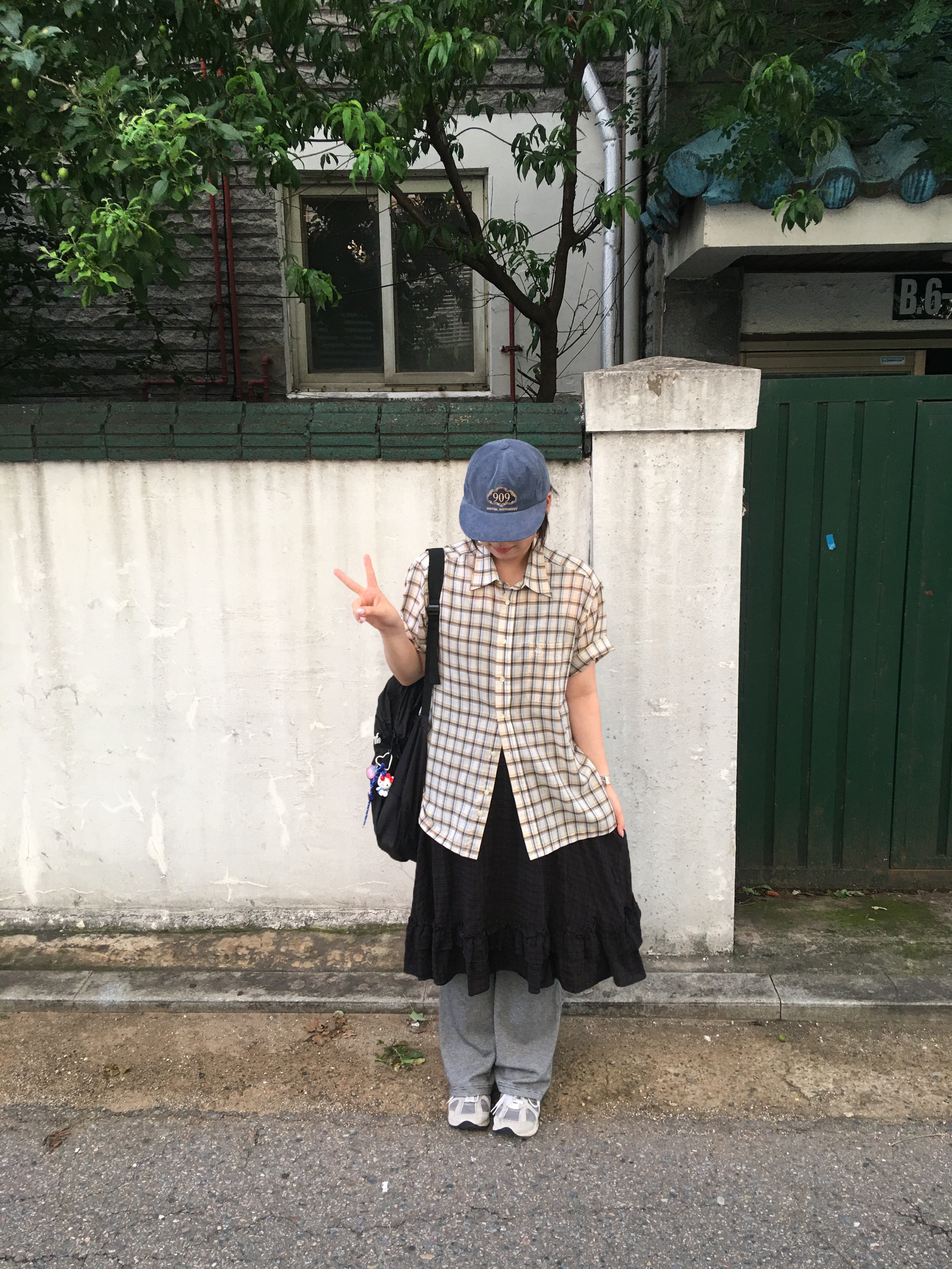 New Balance 878 Gray 착용 스타일 - 1