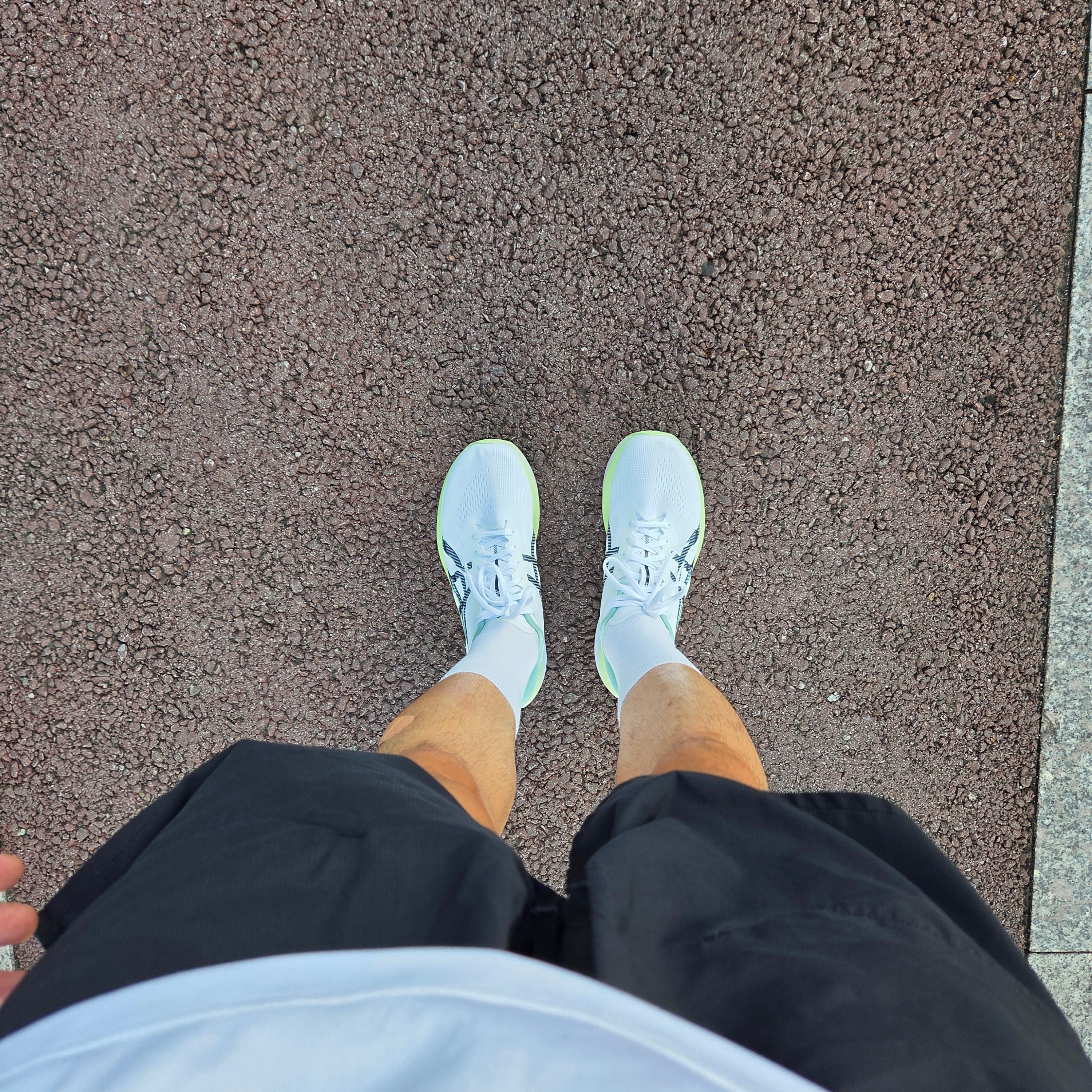 Asics Magic Speed 4 White Blue Expanse 착용 스타일 - 2