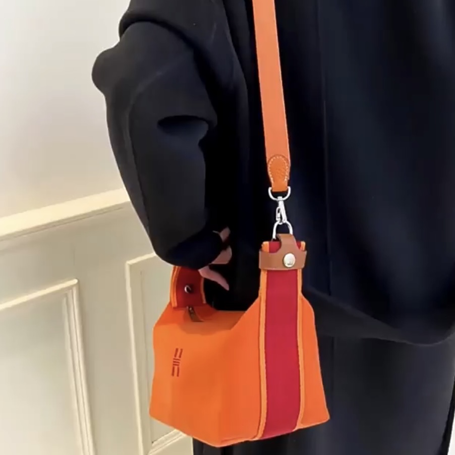 Hermes Small Bride-A-Brac Case Canvas & Orange Feu 착용 스타일