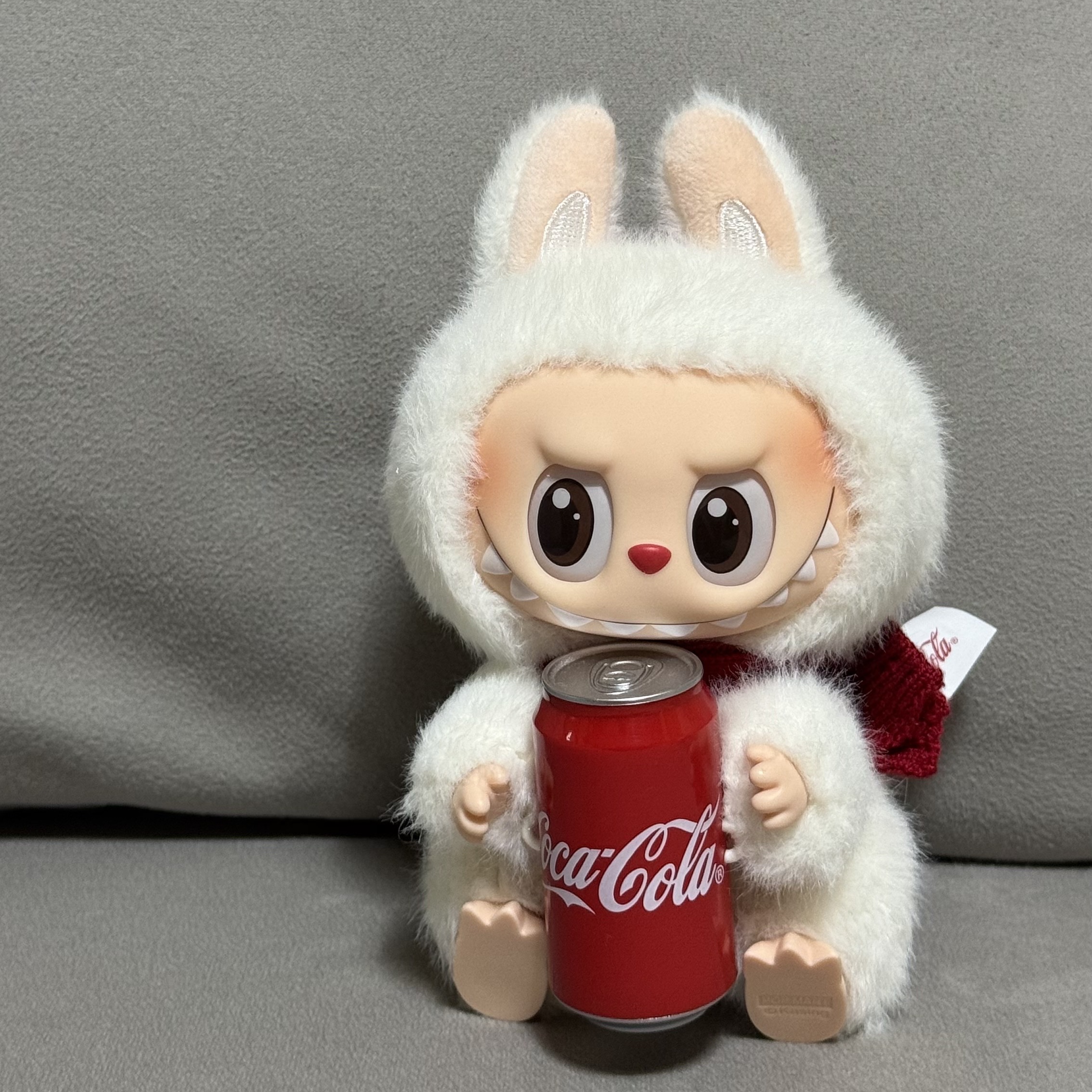 Pop Mart Labubu Coca Cola Series Happy Factor Keyring (Opened Case) 착용 스타일 - 3
