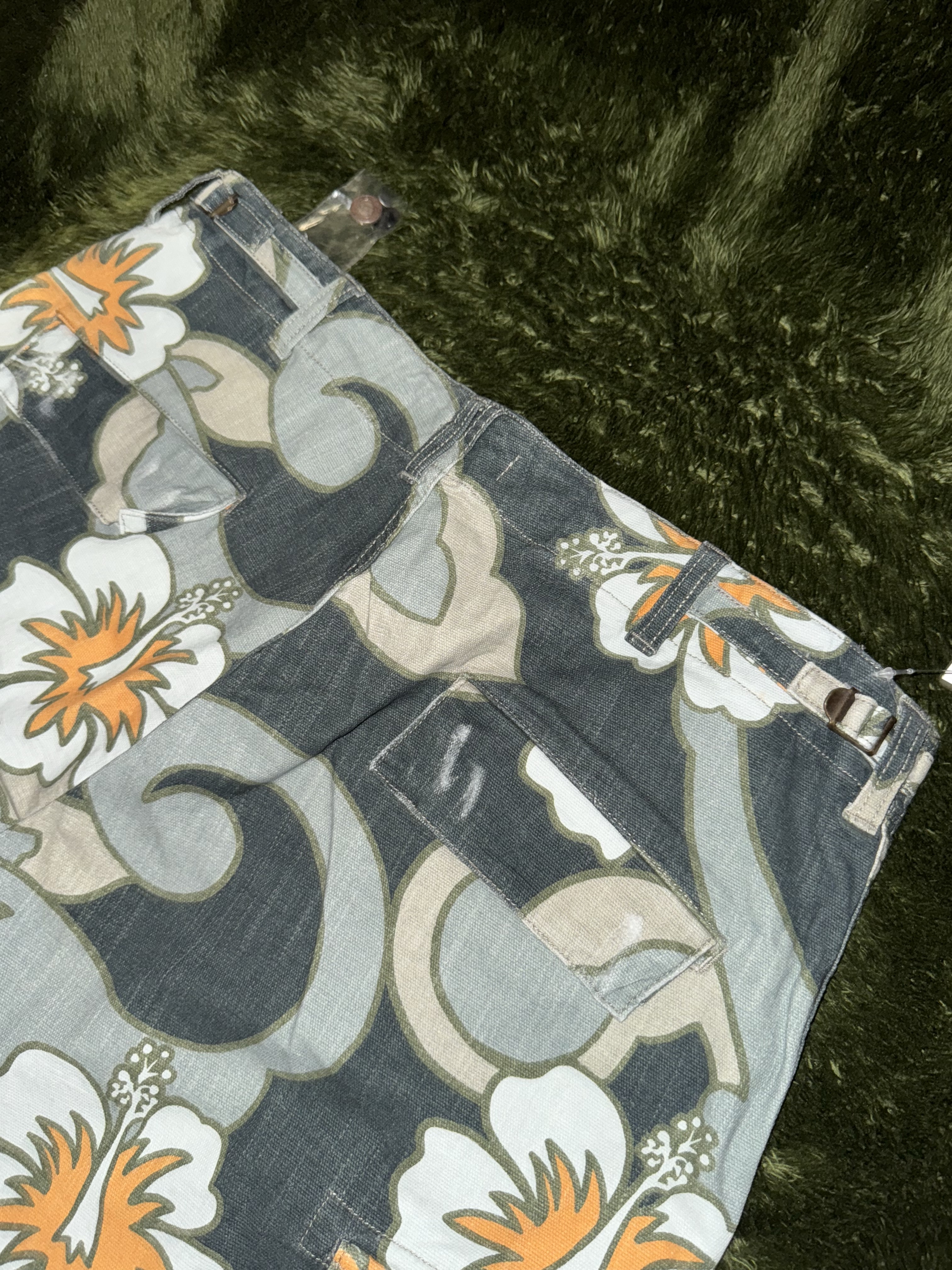 ERL Straight Floral Print Cargo Pants Gray Hibiscus 착용 스타일 - 10