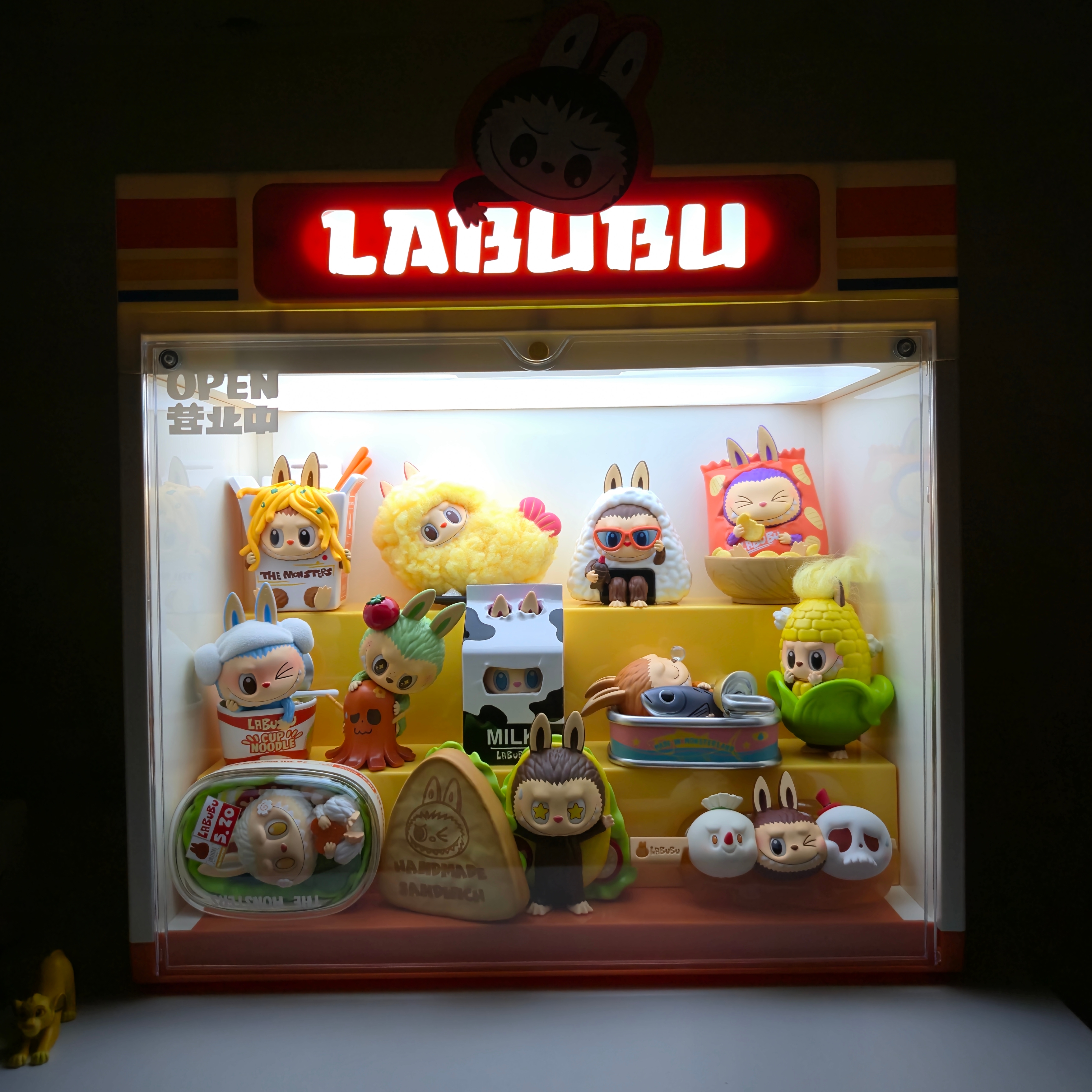 Pop Mart Labubu The Monsters Wacky Mart Series Figures (12 Blind Boxes) 착용 스타일 - 2
