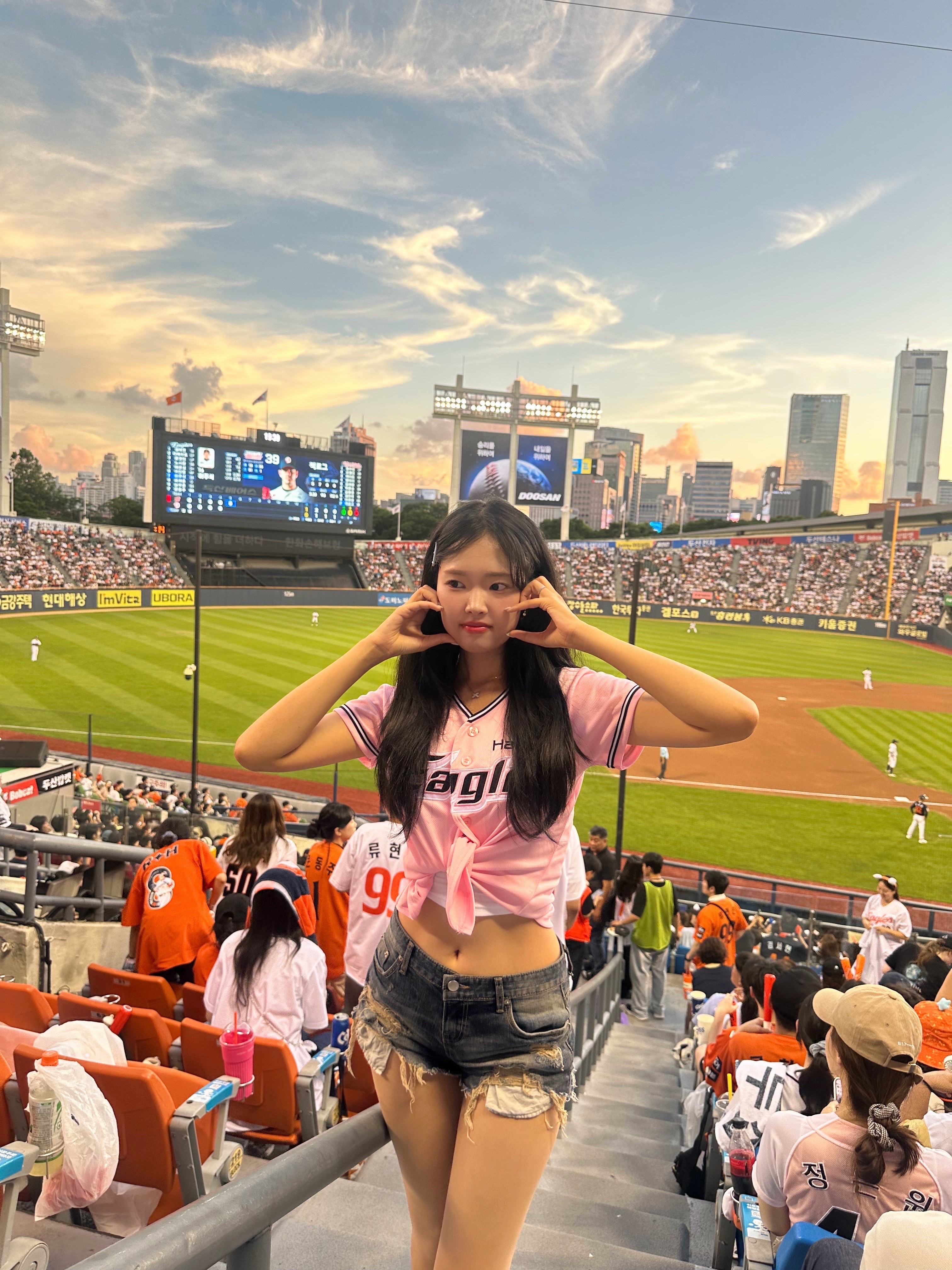 (W) Hanwha Eagles 2024 Uniform Slim Fit Pink (Non Marking Ver.), Hanwha Eagles Uniform Gym Sack Pink 착용 스타일 - 1