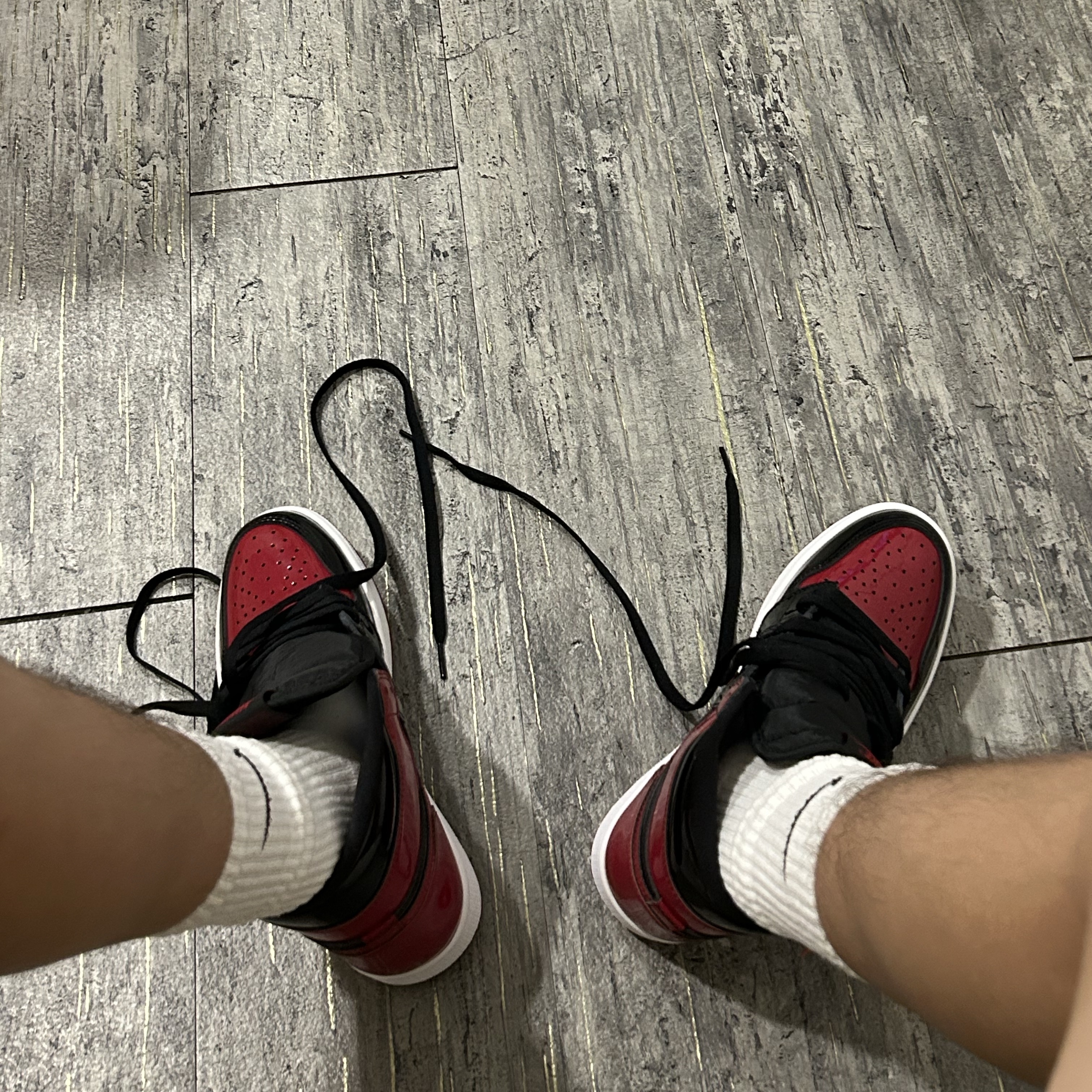 Jordan 1 Retro High OG Patent Bred 착용 스타일 - 3