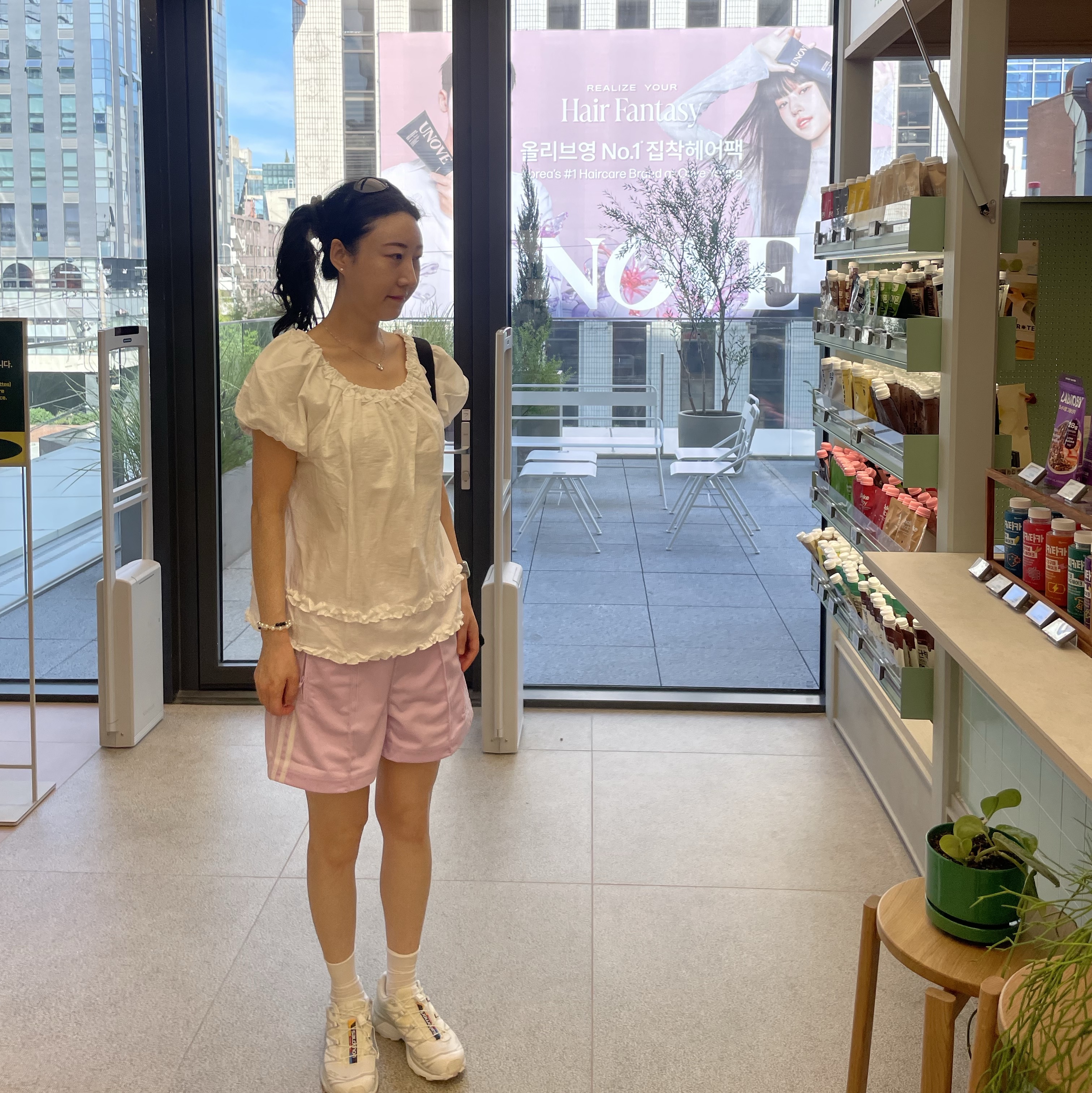 (W) Adidas Firebird Shorts True Pink - KR Sizing, Oakley Eye Jacket Redux Matte Black Frame Prizm Grey Lenses High Bridge Fit 착용 스타일 - 3