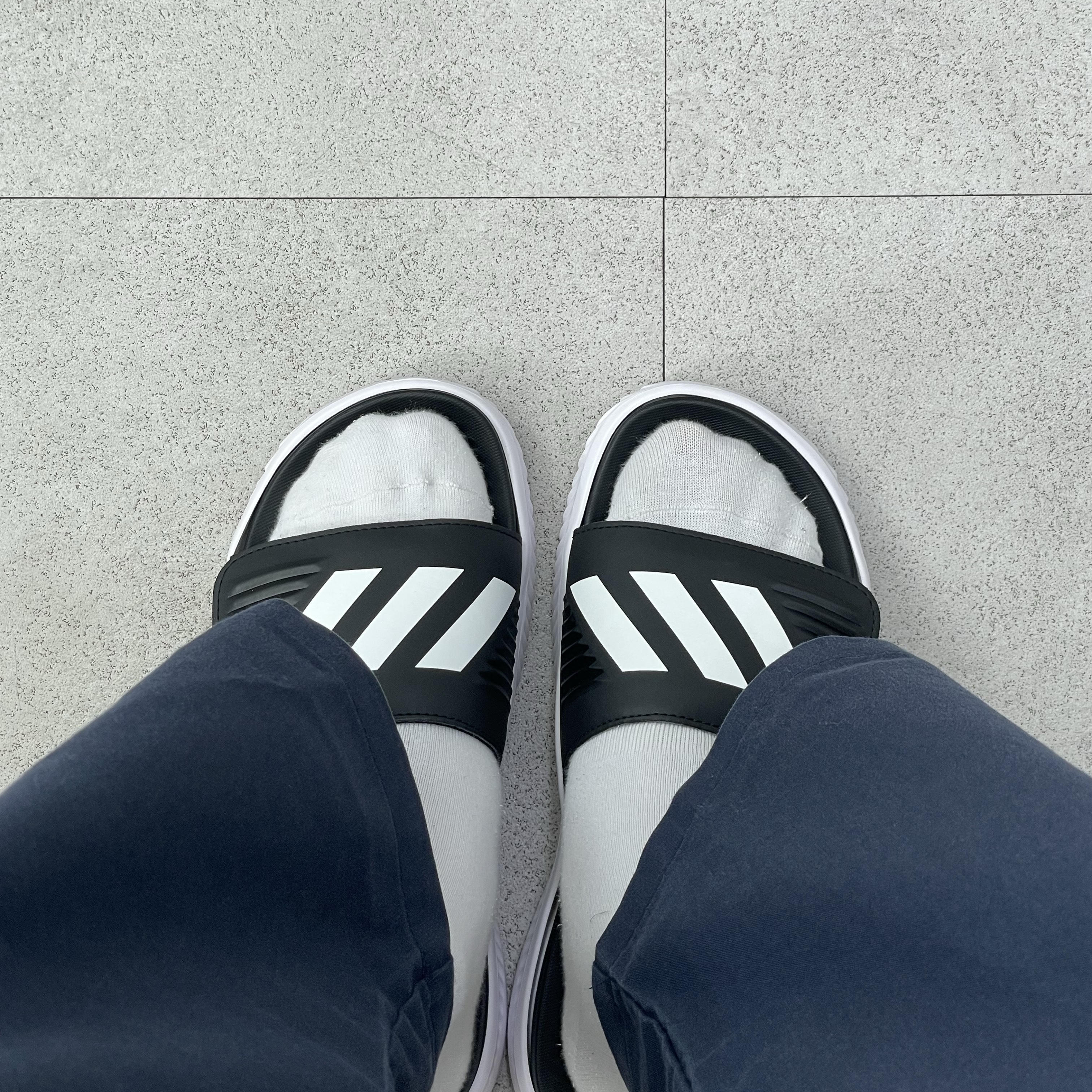 Adidas Alphabounce Slide Cloud White Core Black 착용 스타일