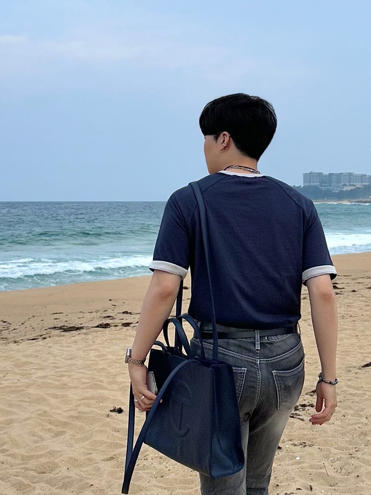 Telfar Medium Shopping Bag Navy 착용 스타일 - 6
