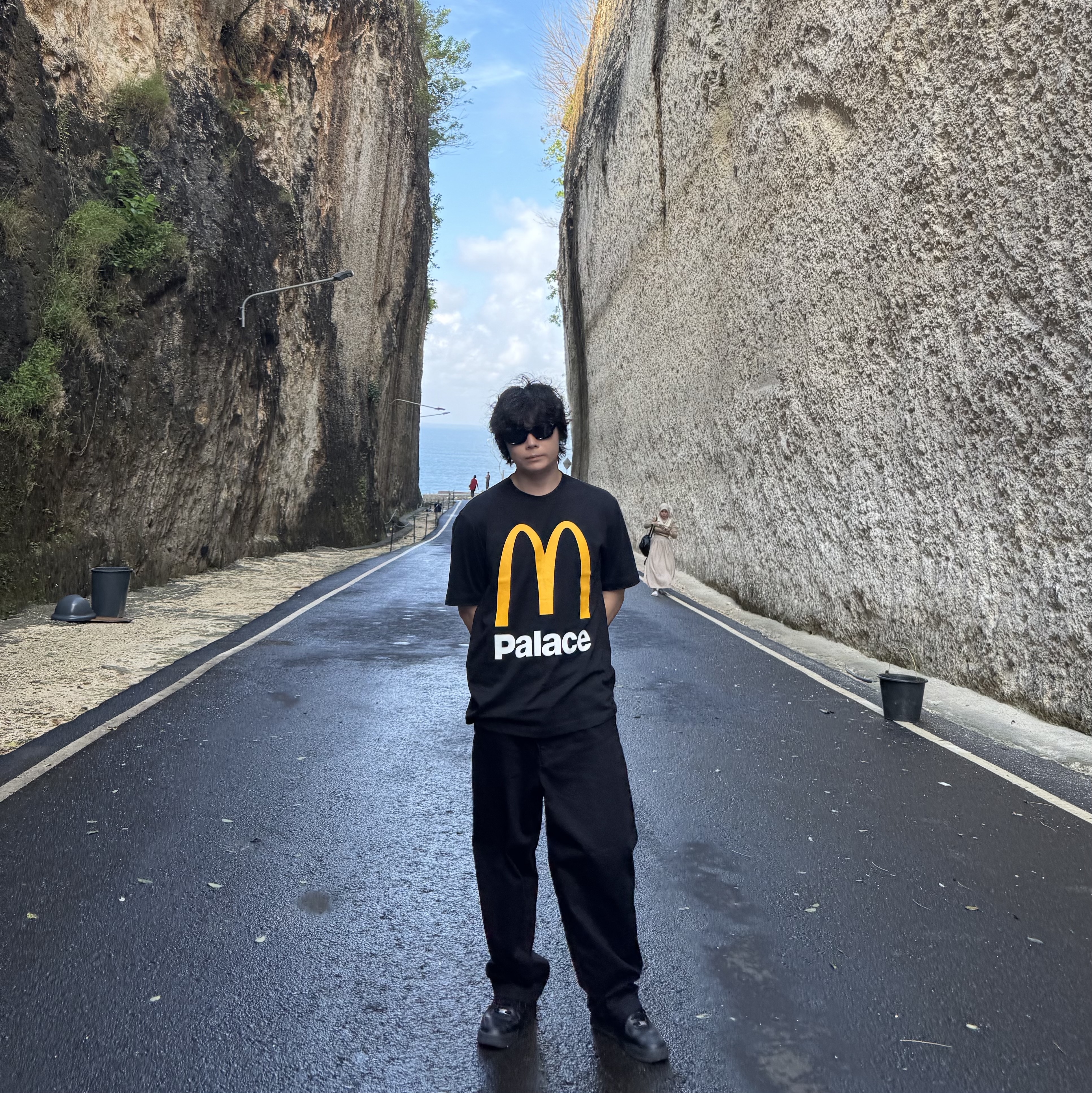Palace x McDonald's Logo T-Shirt Black - 23FW 착용 스타일 - 2