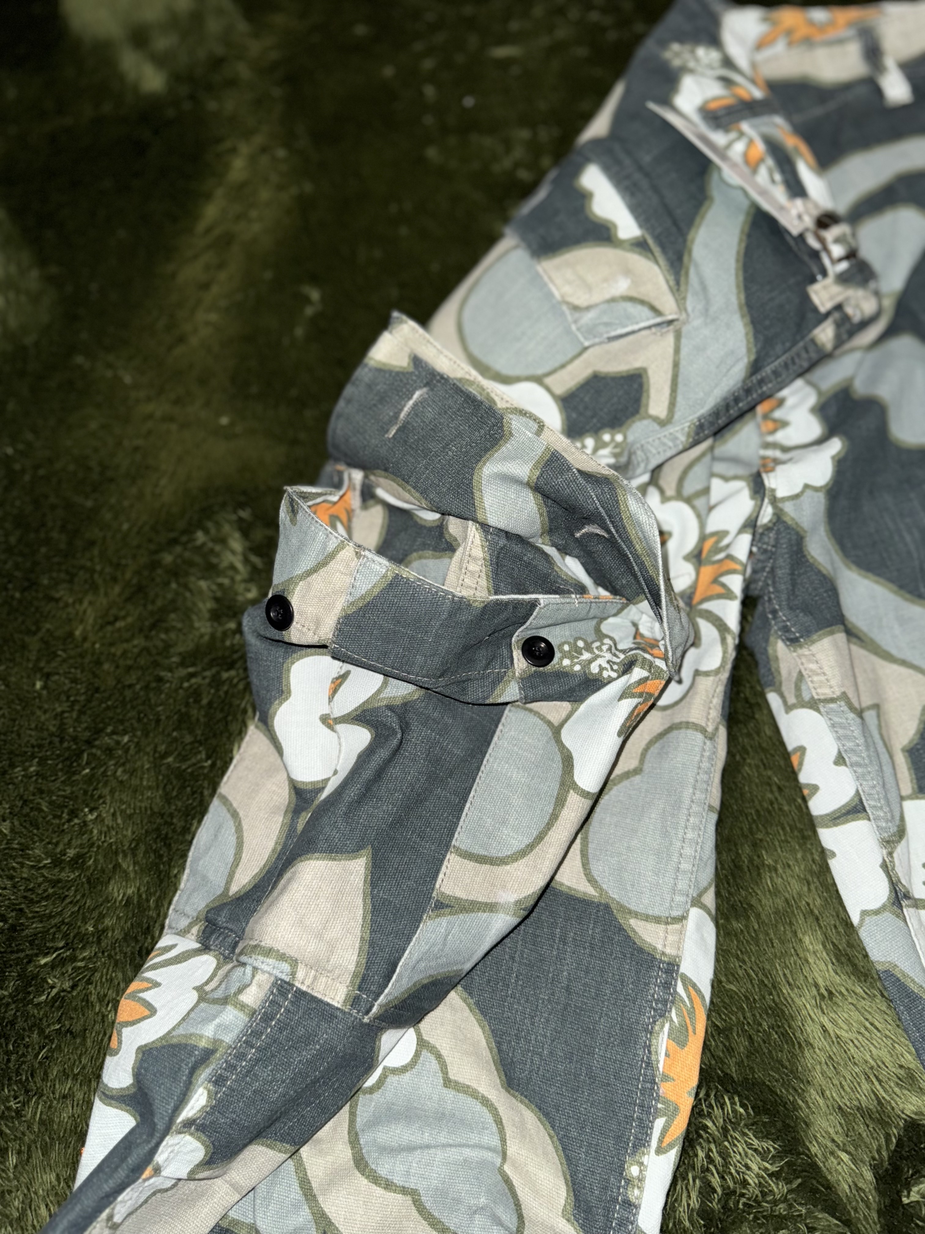 ERL Straight Floral Print Cargo Pants Gray Hibiscus 착용 스타일 - 6