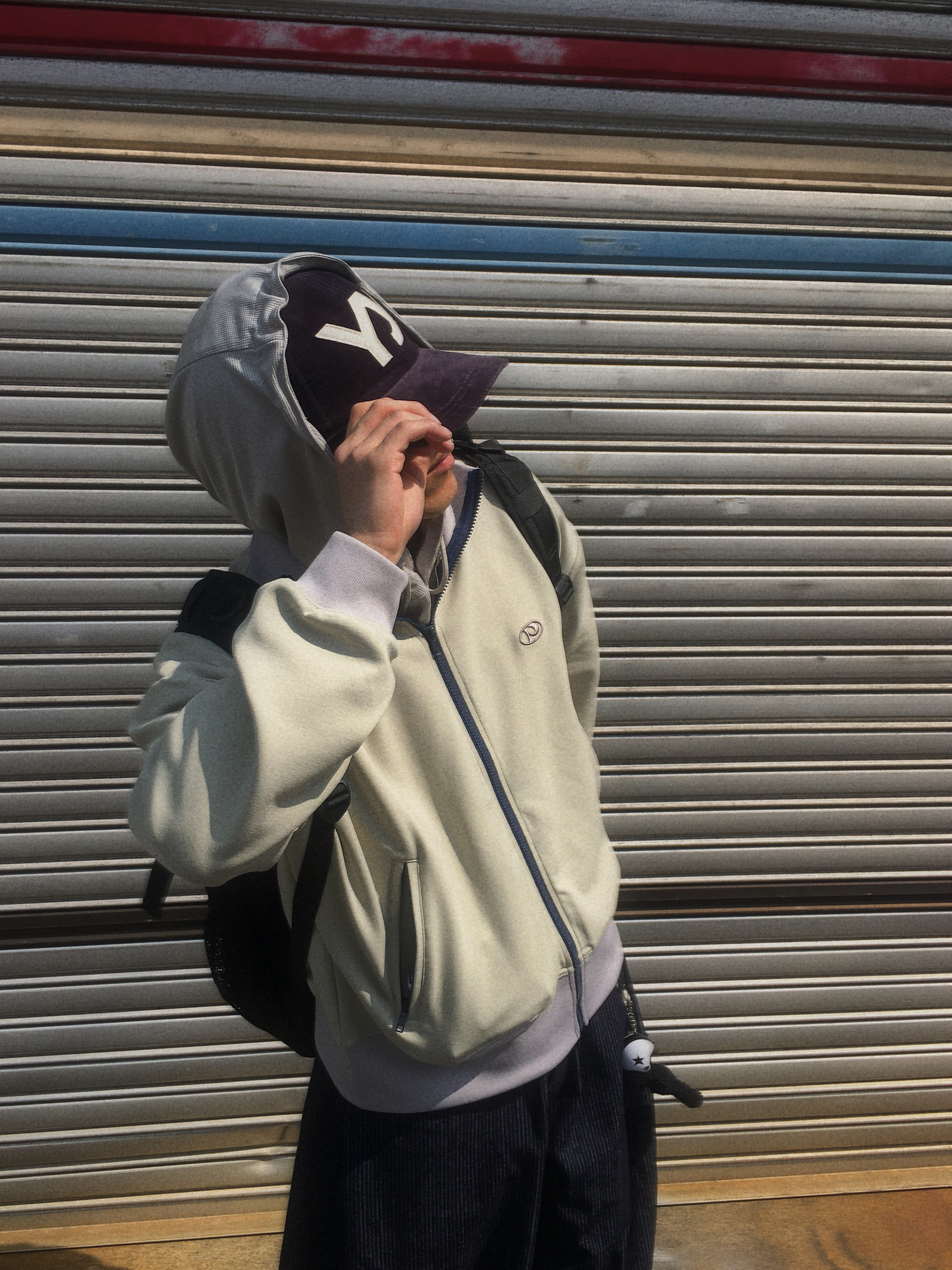 Open Yy Velvet Ball Cap Navy 착용 스타일 - 2