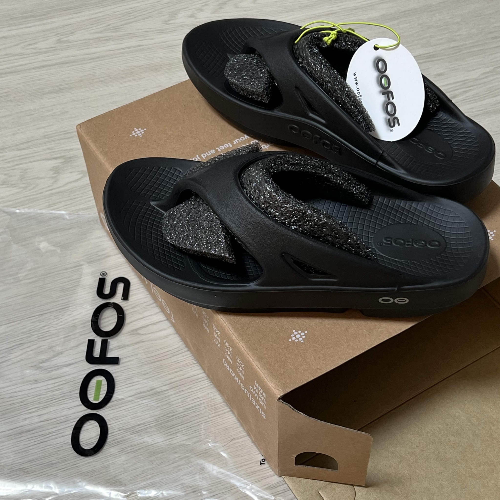 Oofos OOriginal Black 착용 스타일