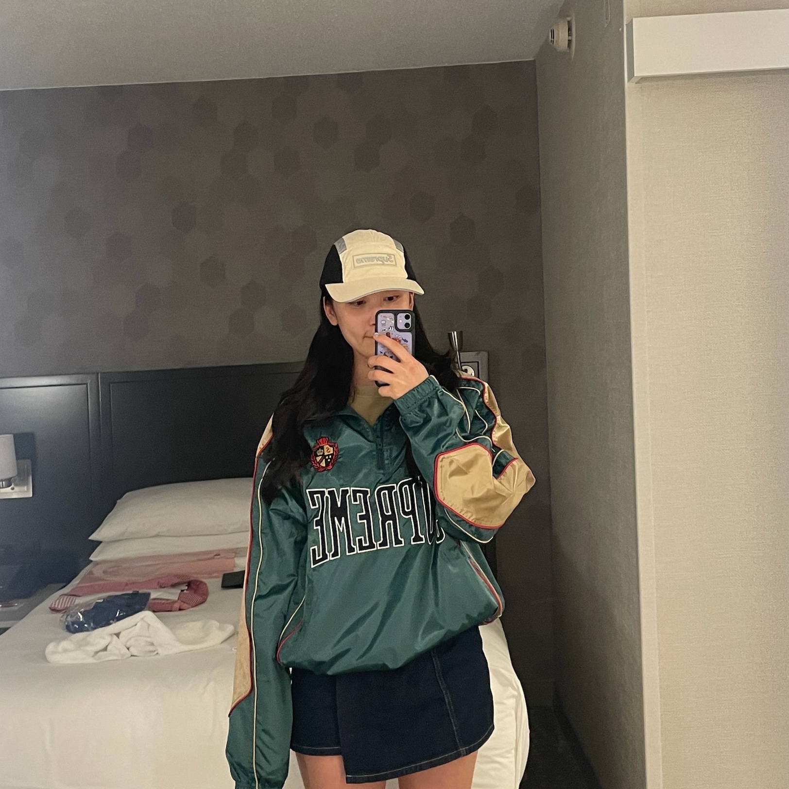 Supreme Satin Piping Pullover Green - 25SS, Supreme Side Mesh Camp Cap Cream - 25SS 착용 스타일 - 1