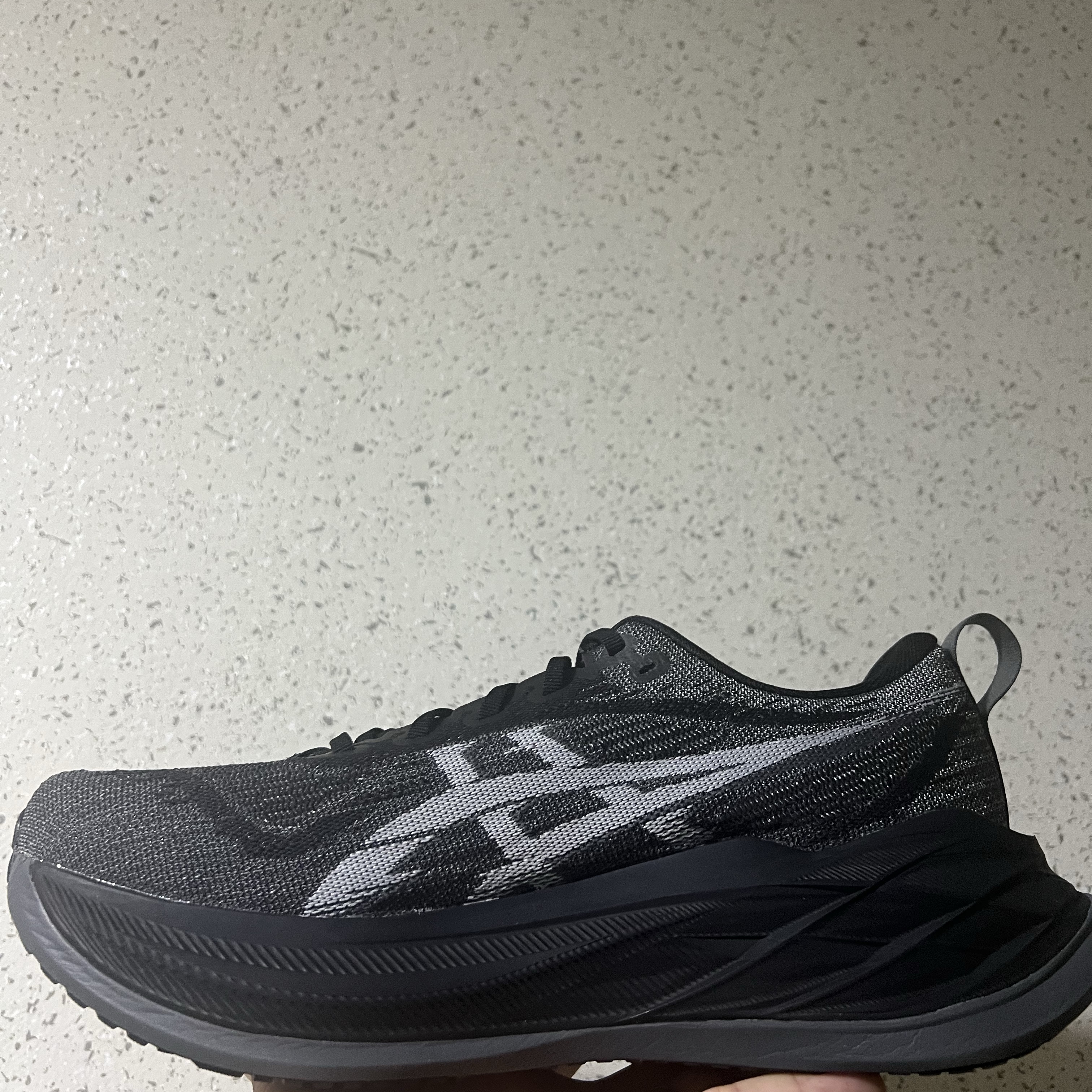 Asics Superblast 2 Black White 착용 스타일 - 1