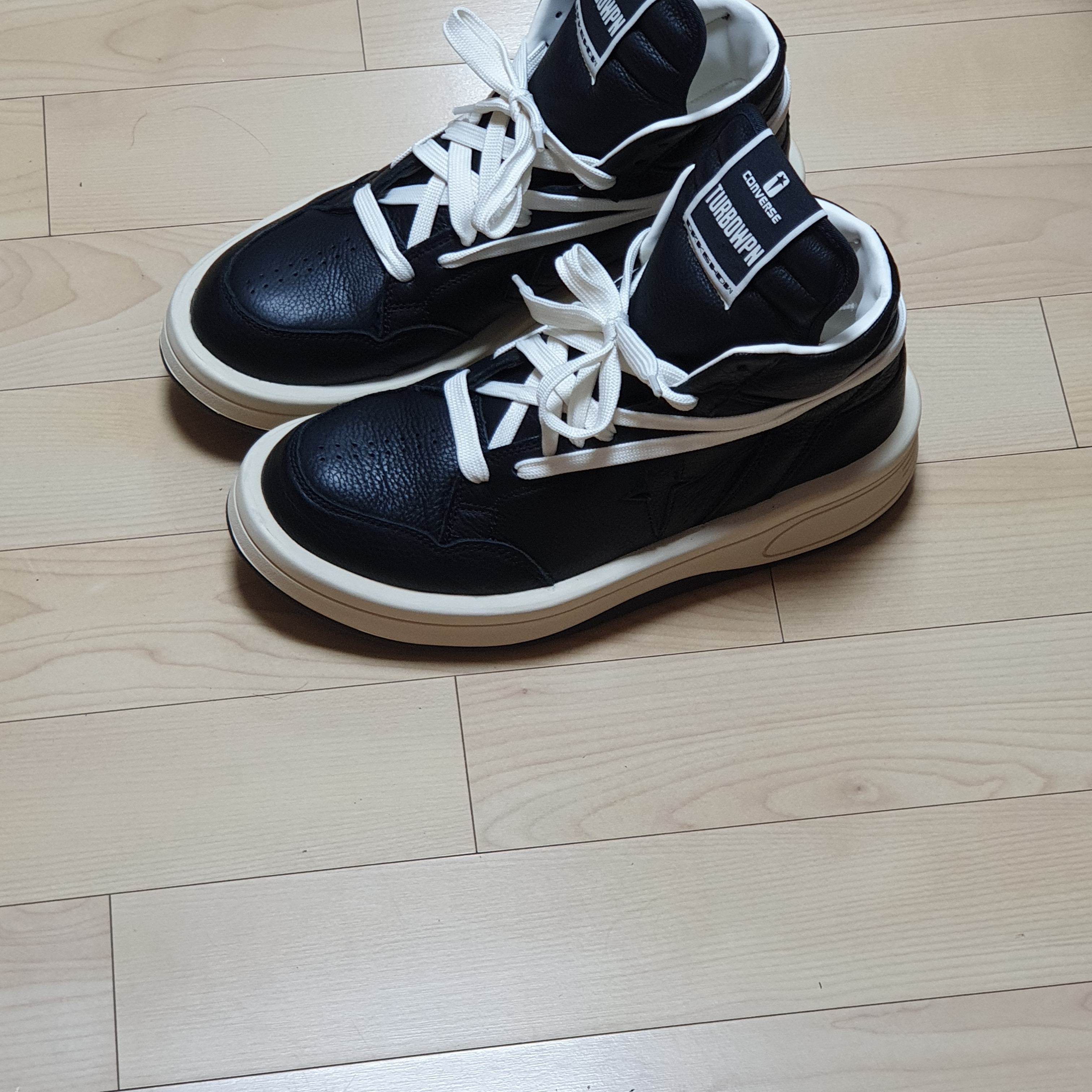 Converse x Drkshdw Turbowpn Black 착용 스타일 - 2
