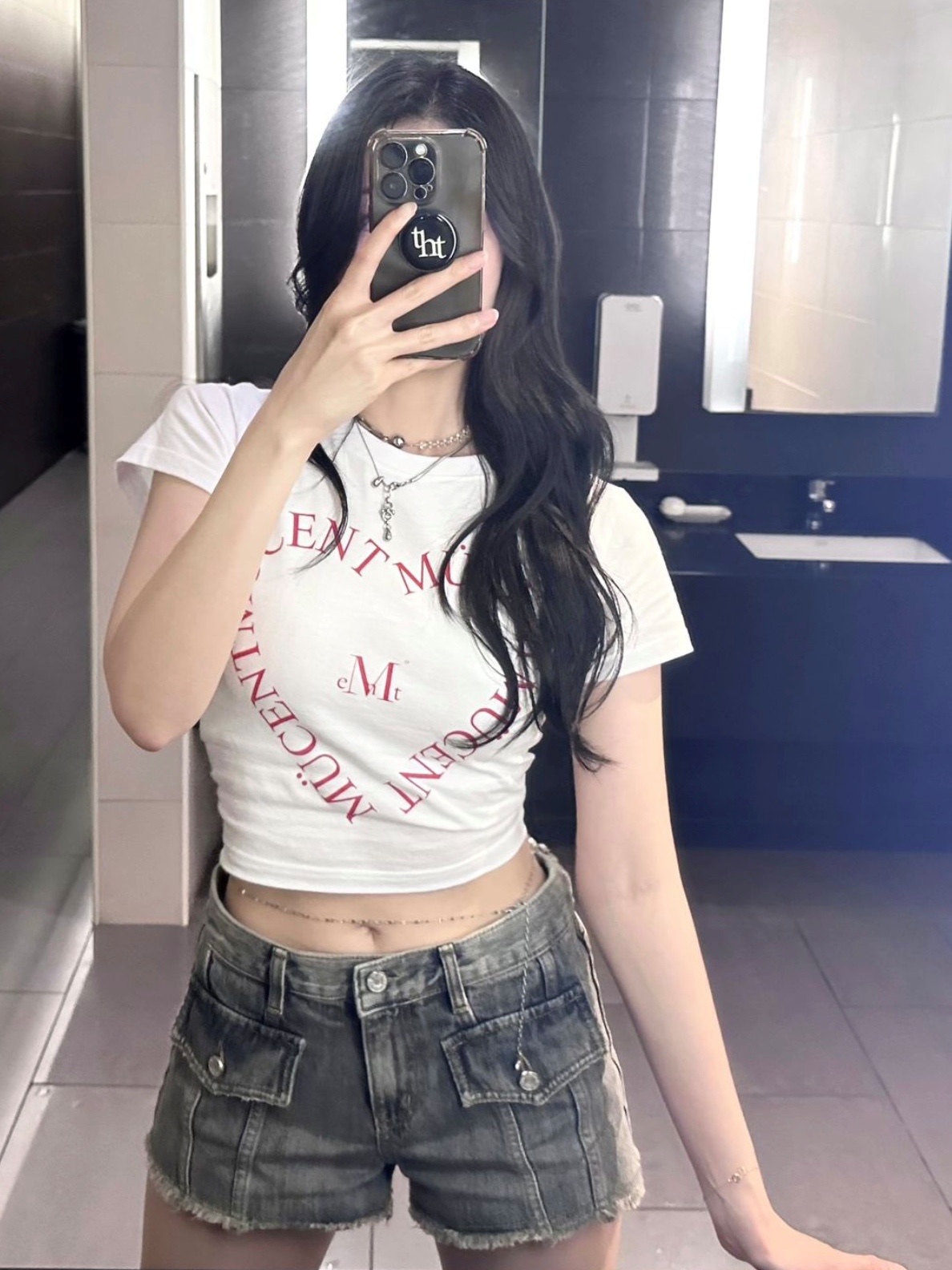 MUCENT Heart Lettering Half T White 착용 스타일
