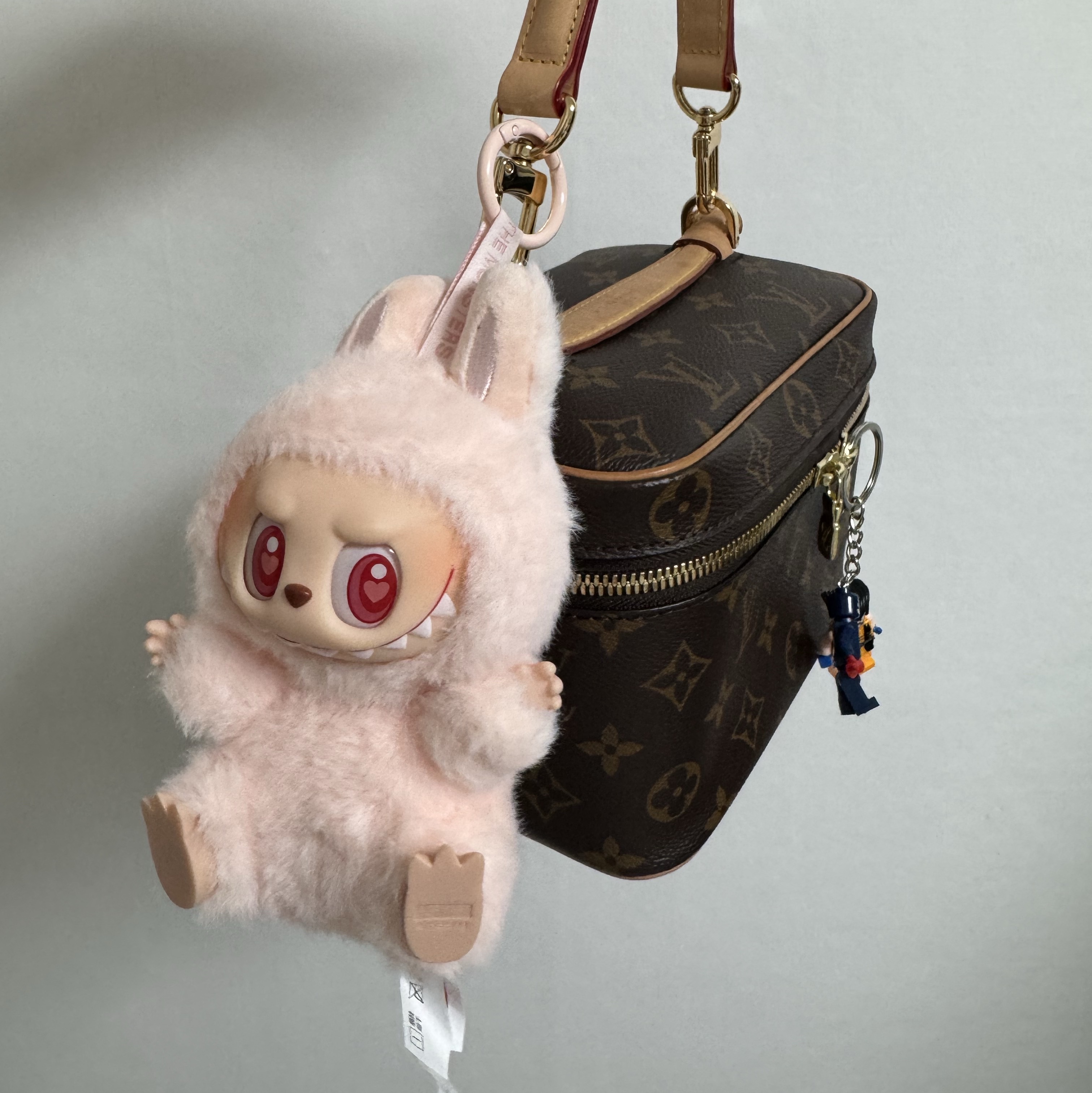 Pop Mart Labubu Let's Play Together Doll Series Dada Keyring (Opened Case), Pop Mart Labubu Let's Play Together Doll Series Hehe Keyring (Opened Case) 착용 스타일